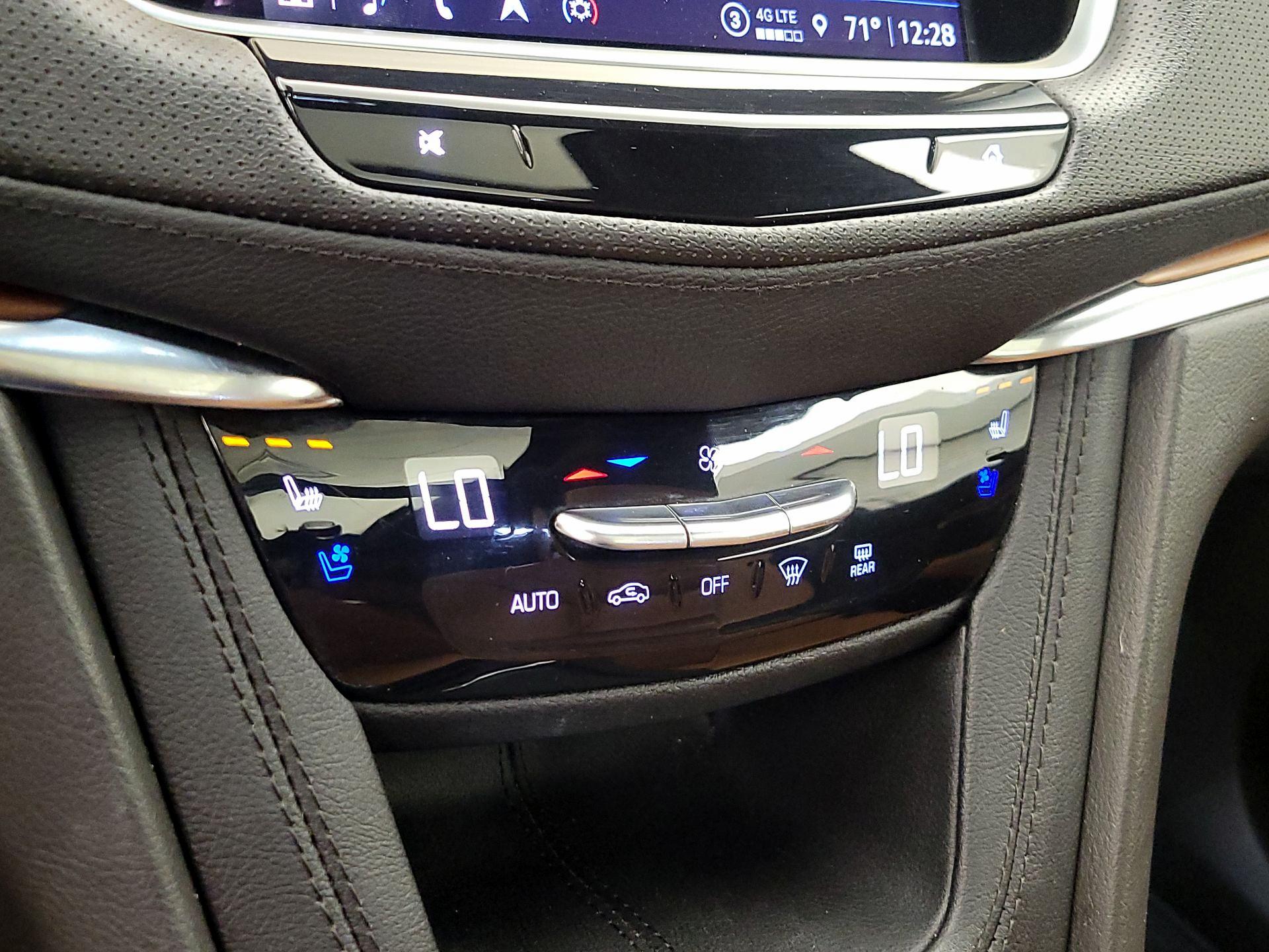 Thumbnail: 2022 Cadillac XT5 - 17