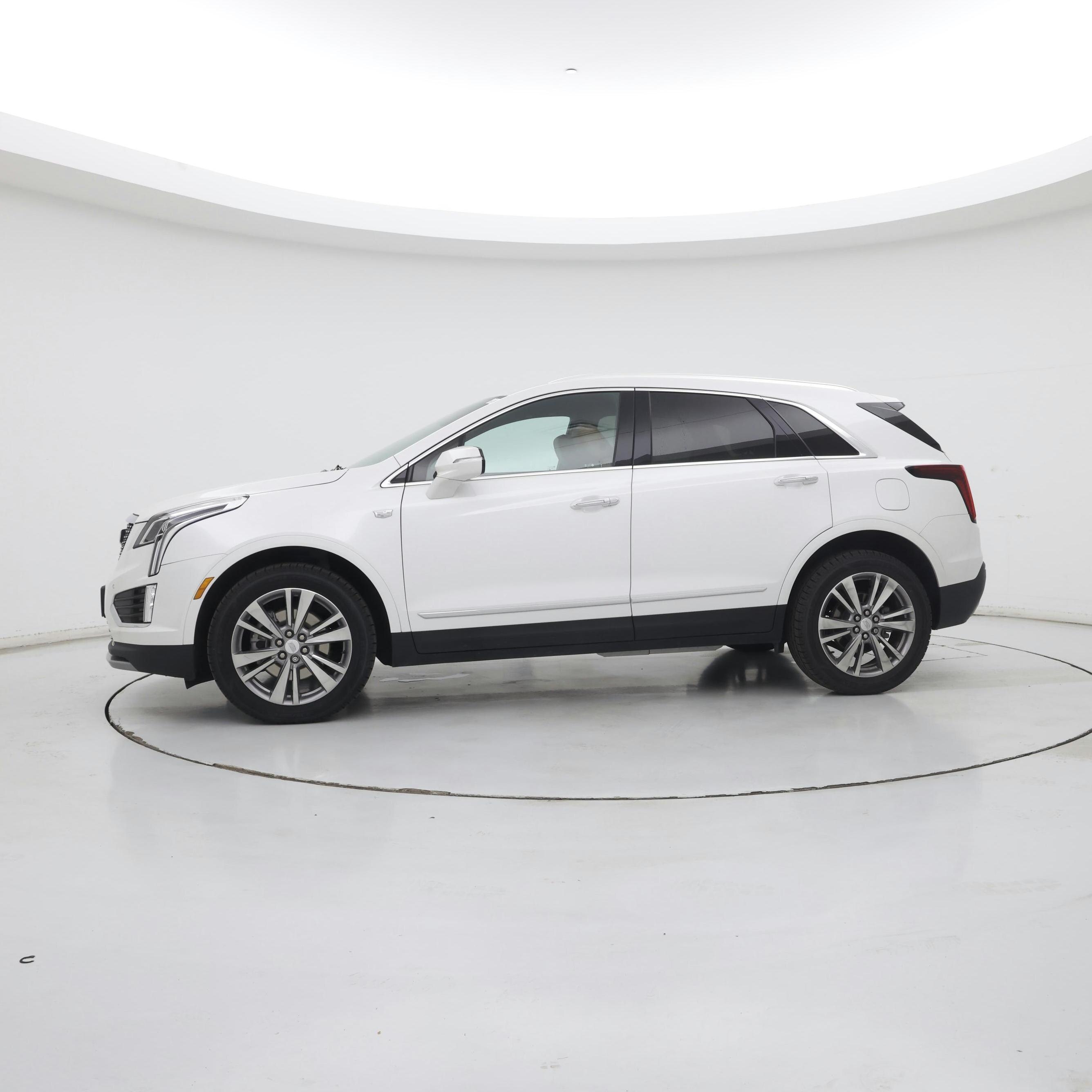 Thumbnail: 2022 Cadillac XT5 - 3