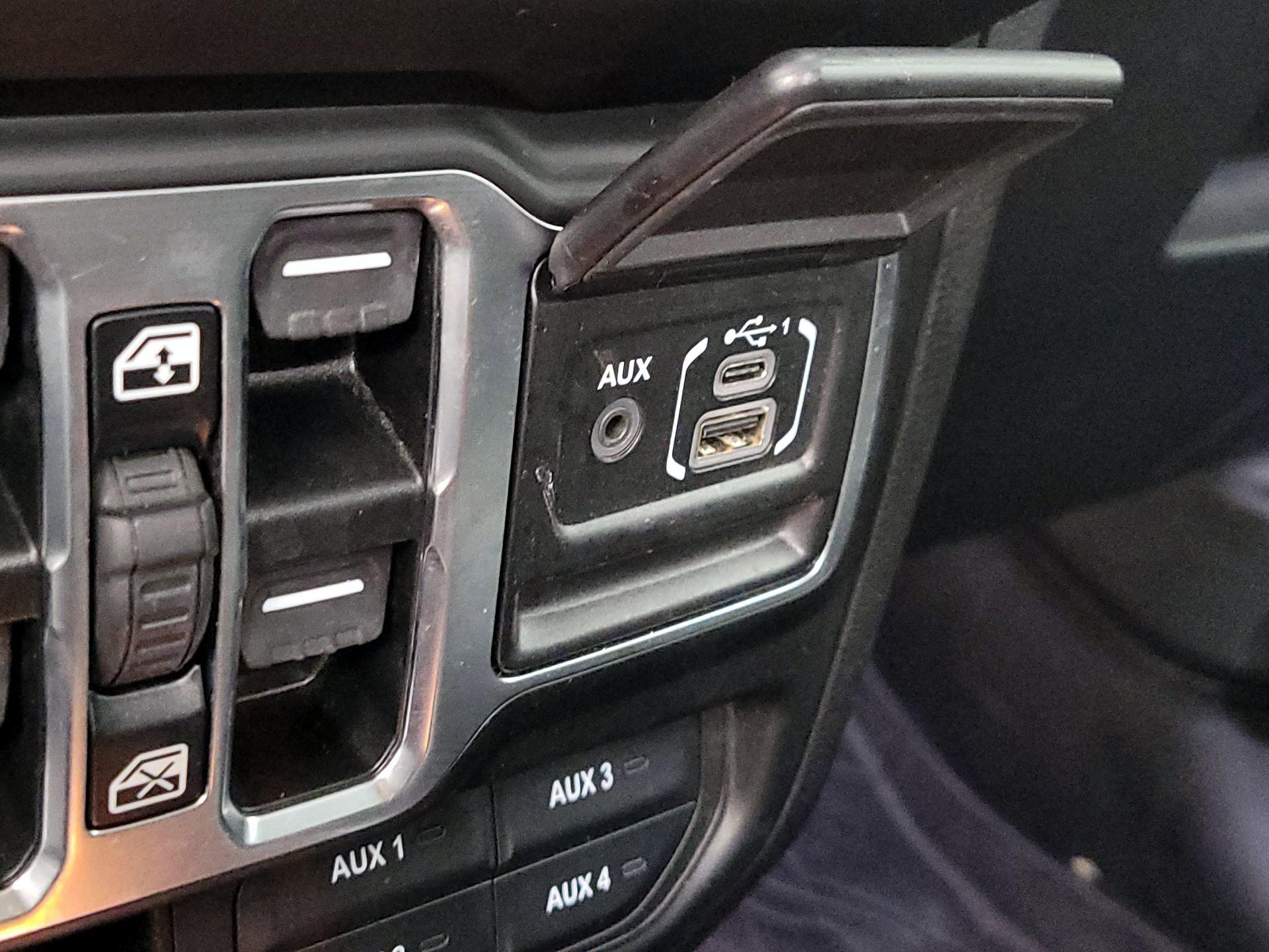 Thumbnail: 2021 Jeep Wrangler - 18