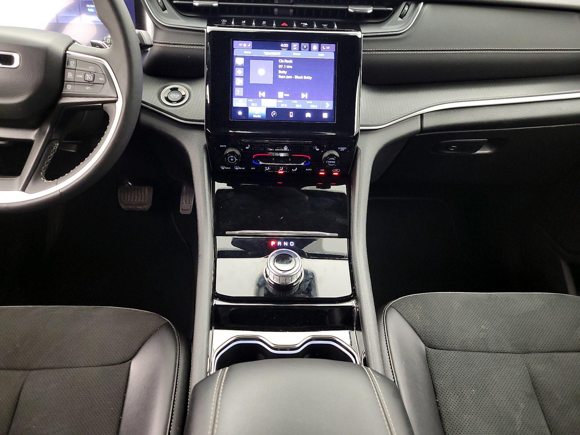 Thumbnail: 2023 Jeep Grand Cherokee - 17