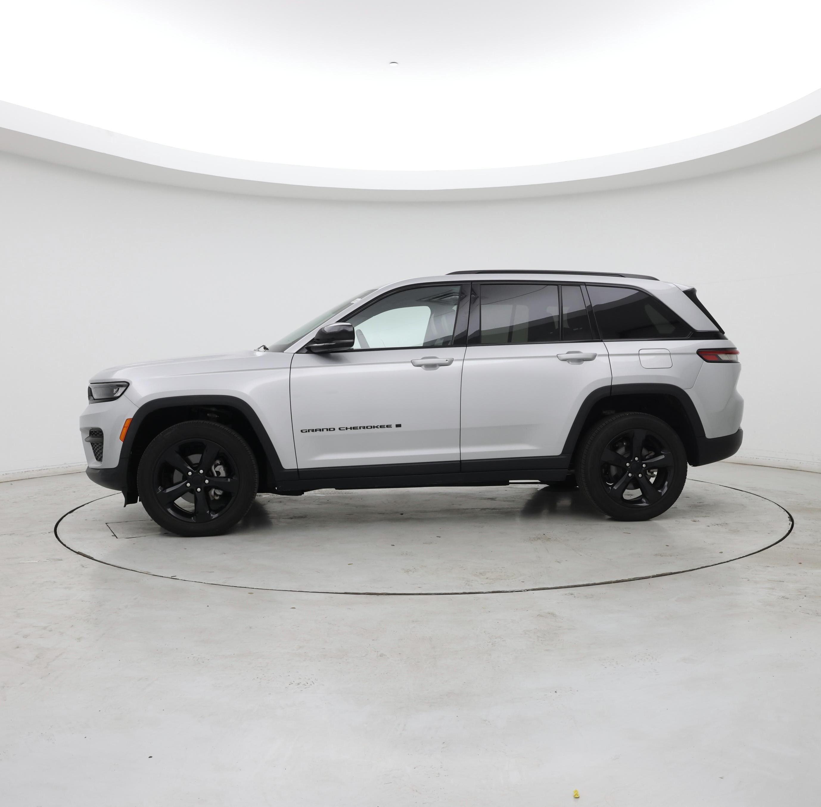 Thumbnail: 2023 Jeep Grand Cherokee - 3