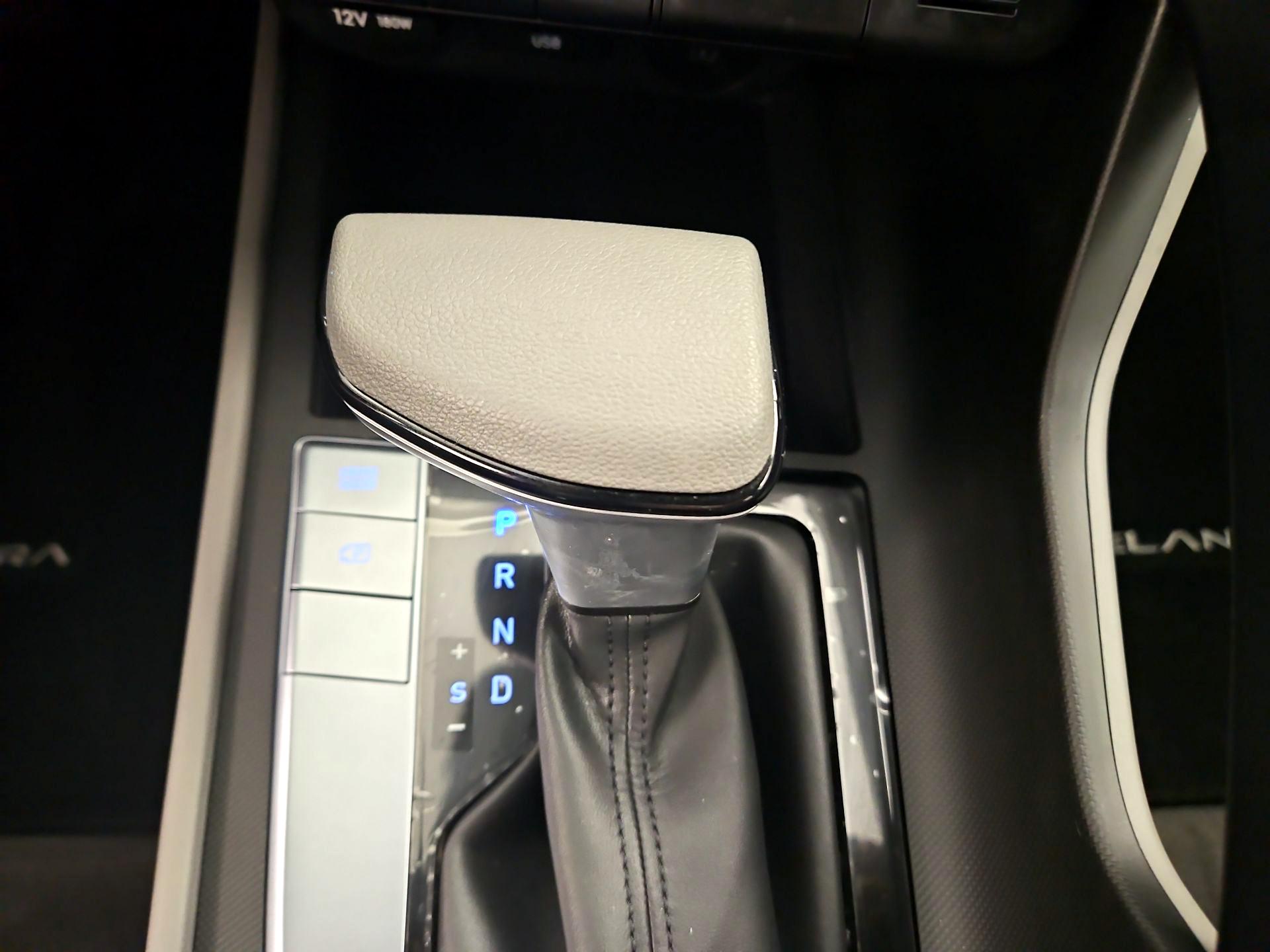 Thumbnail: 2024 Hyundai Elantra - 18