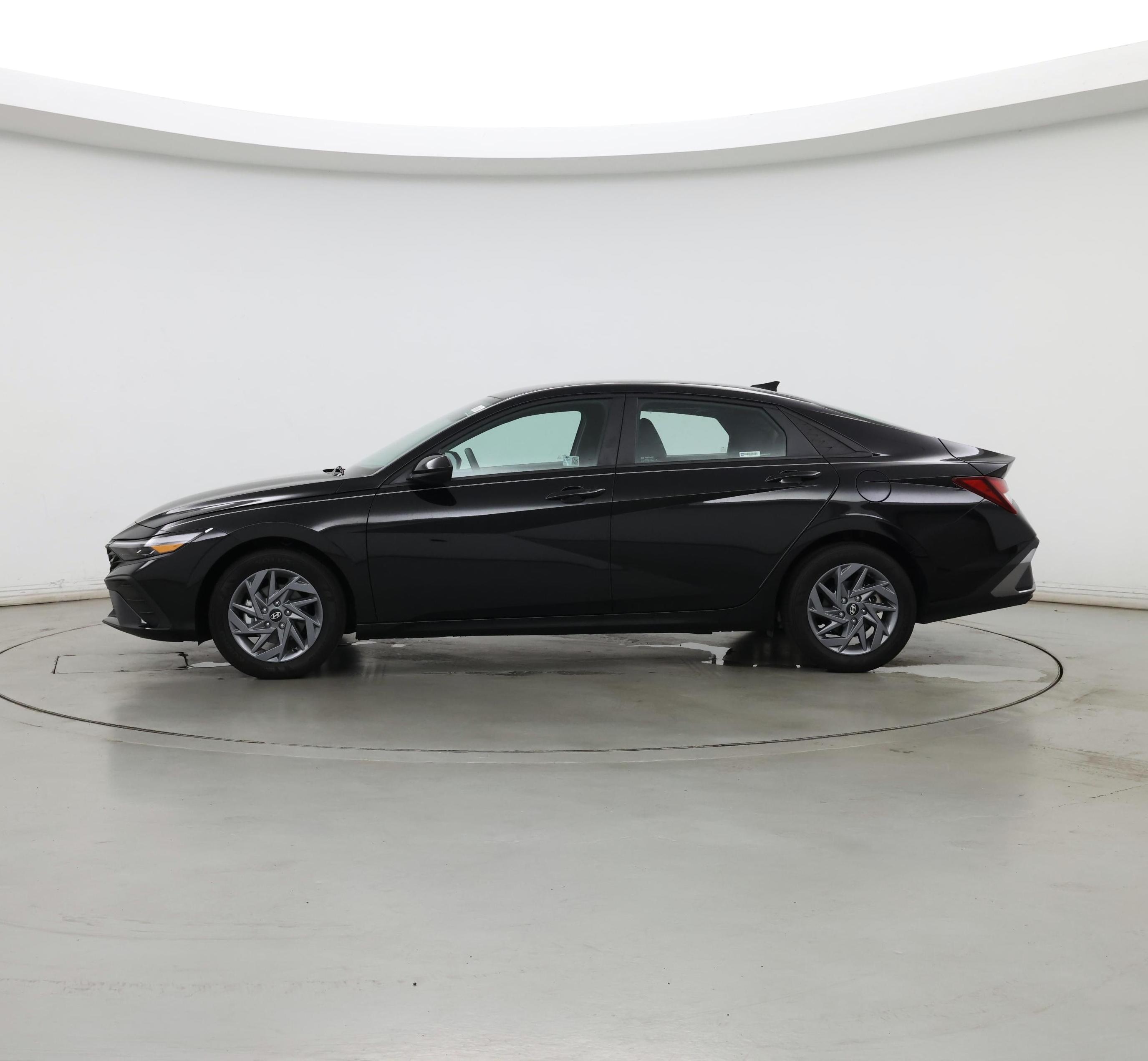 Thumbnail: 2024 Hyundai Elantra - 3