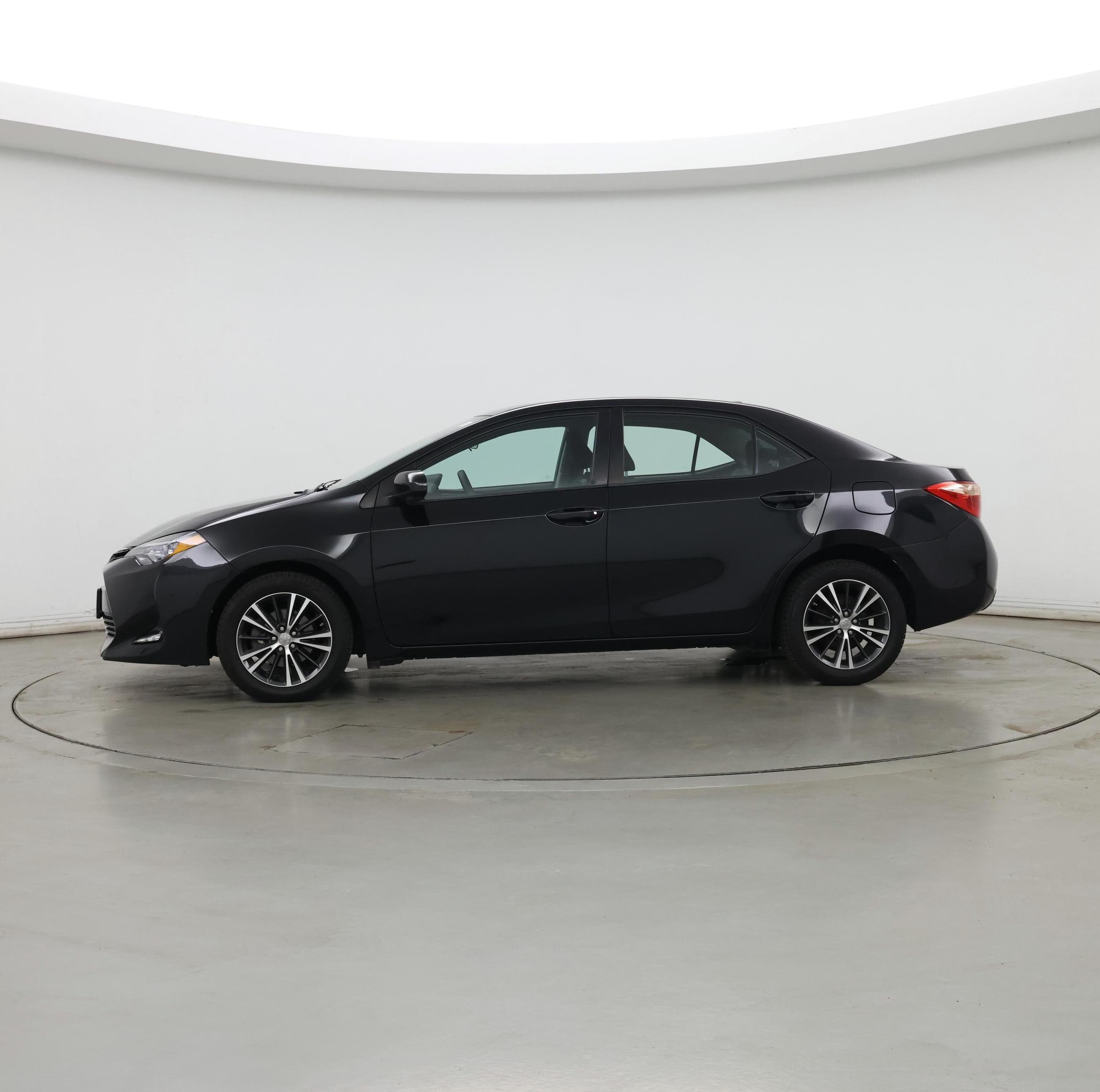 Thumbnail: 2017 Toyota Corolla - 3