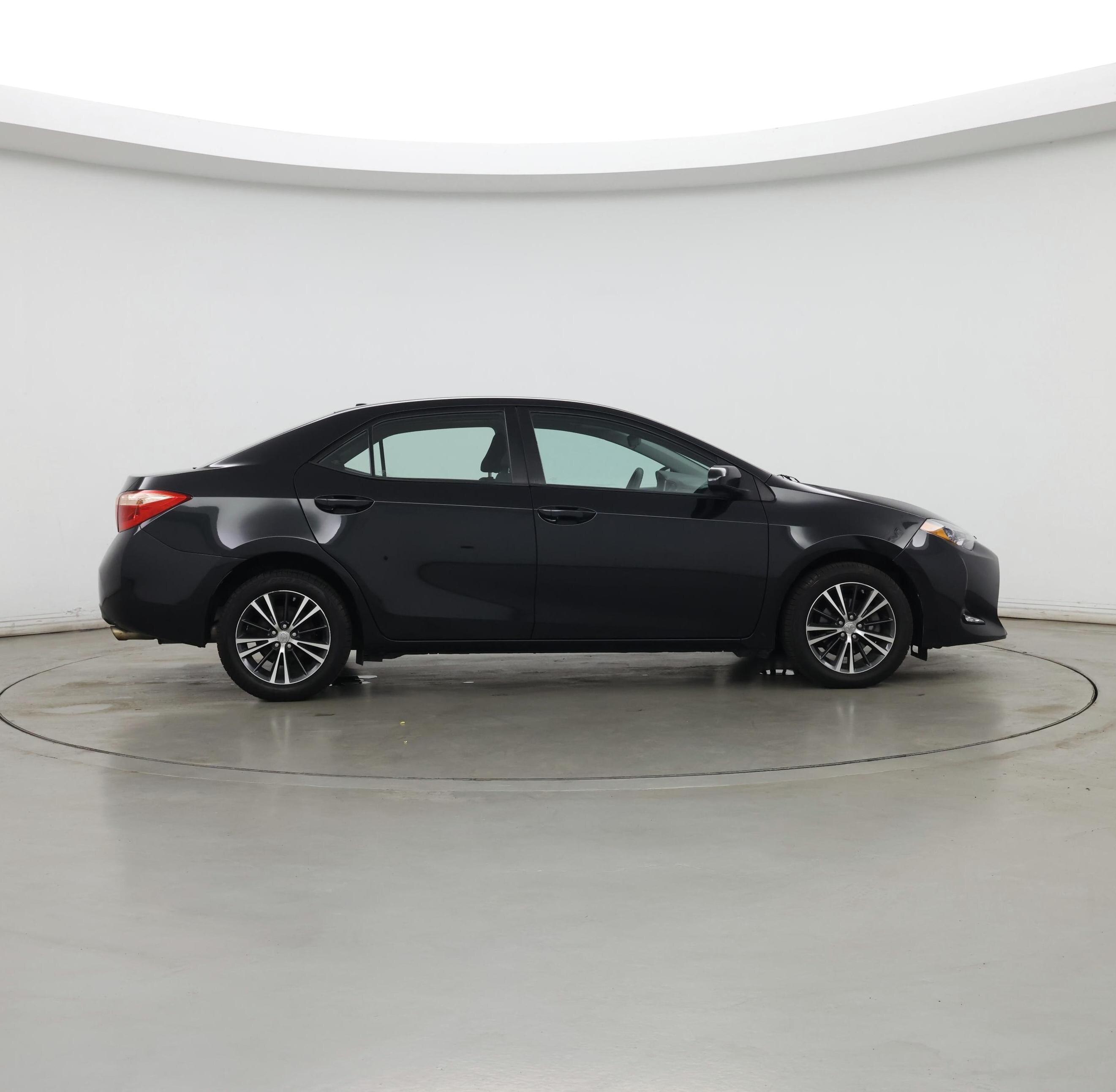 Thumbnail: 2017 Toyota Corolla - 7