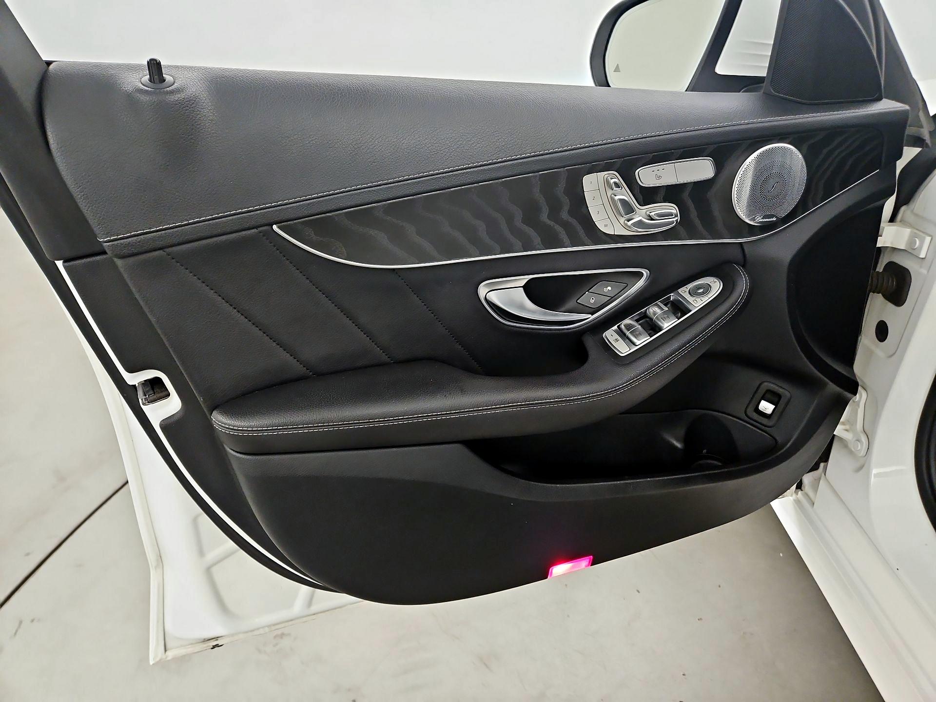 Thumbnail: 2016 Mercedes-Benz C-Class - 12