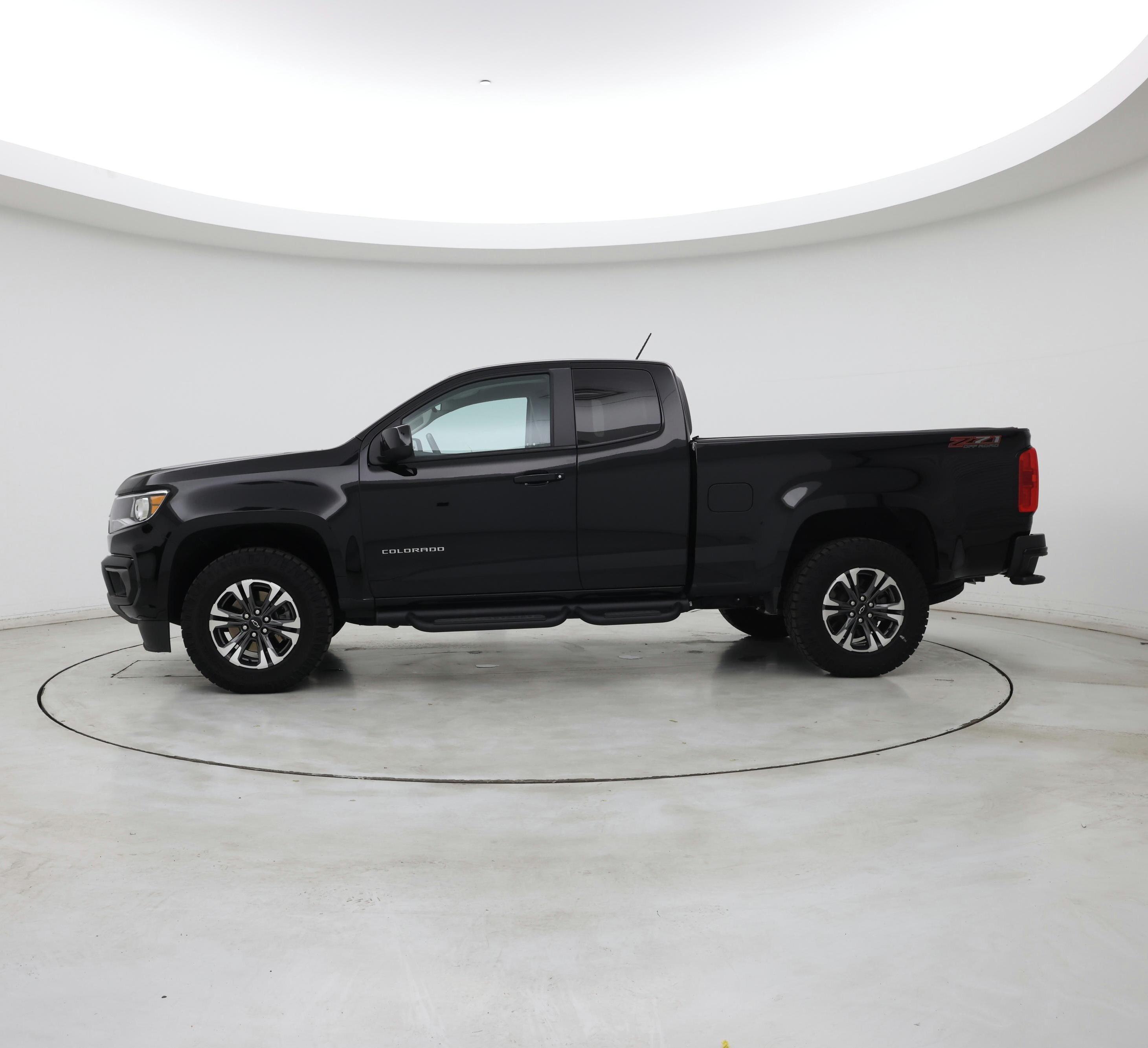 Thumbnail: 2022 Chevrolet Colorado - 3