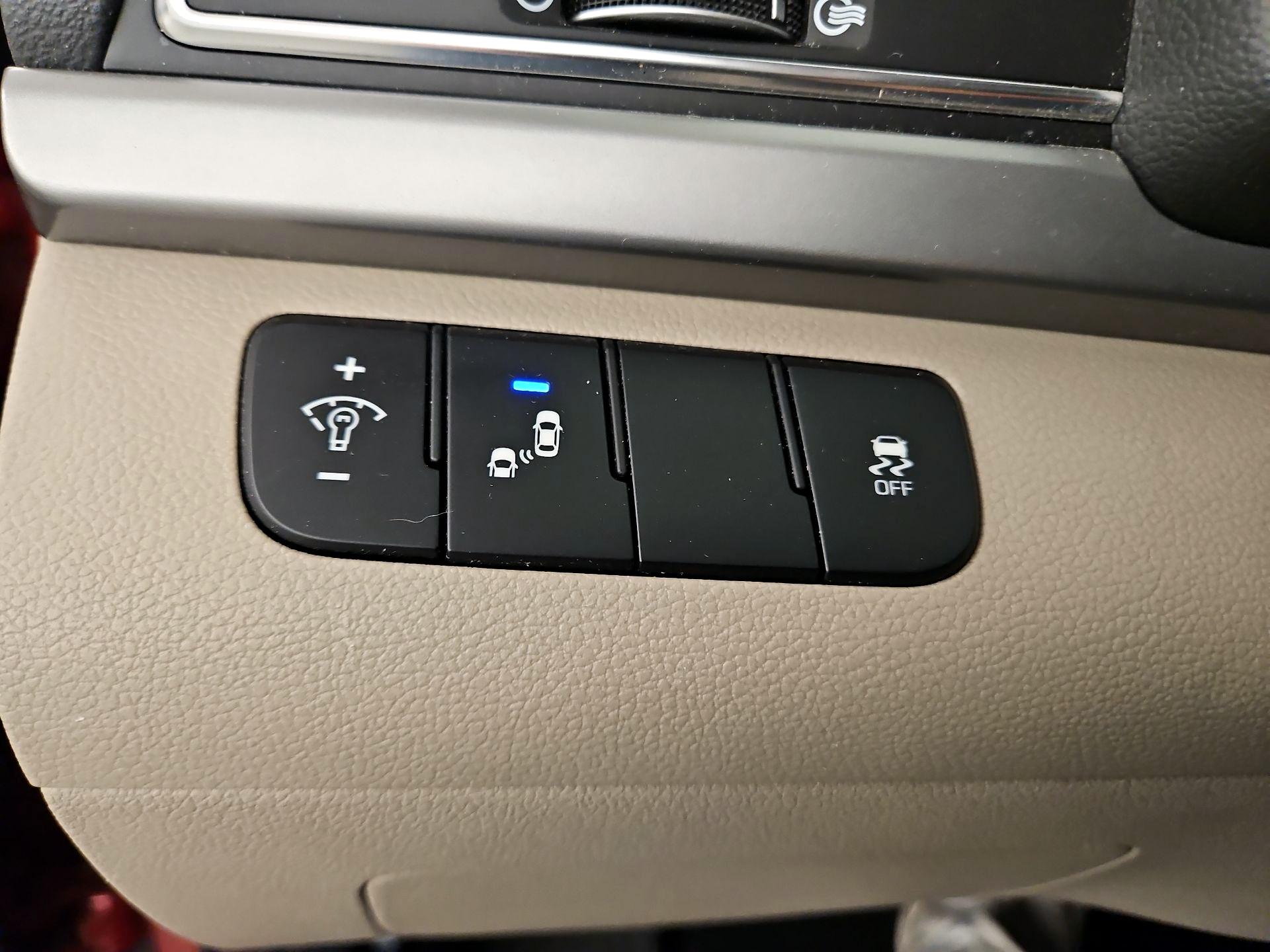 Thumbnail: 2018 Hyundai Elantra - 13