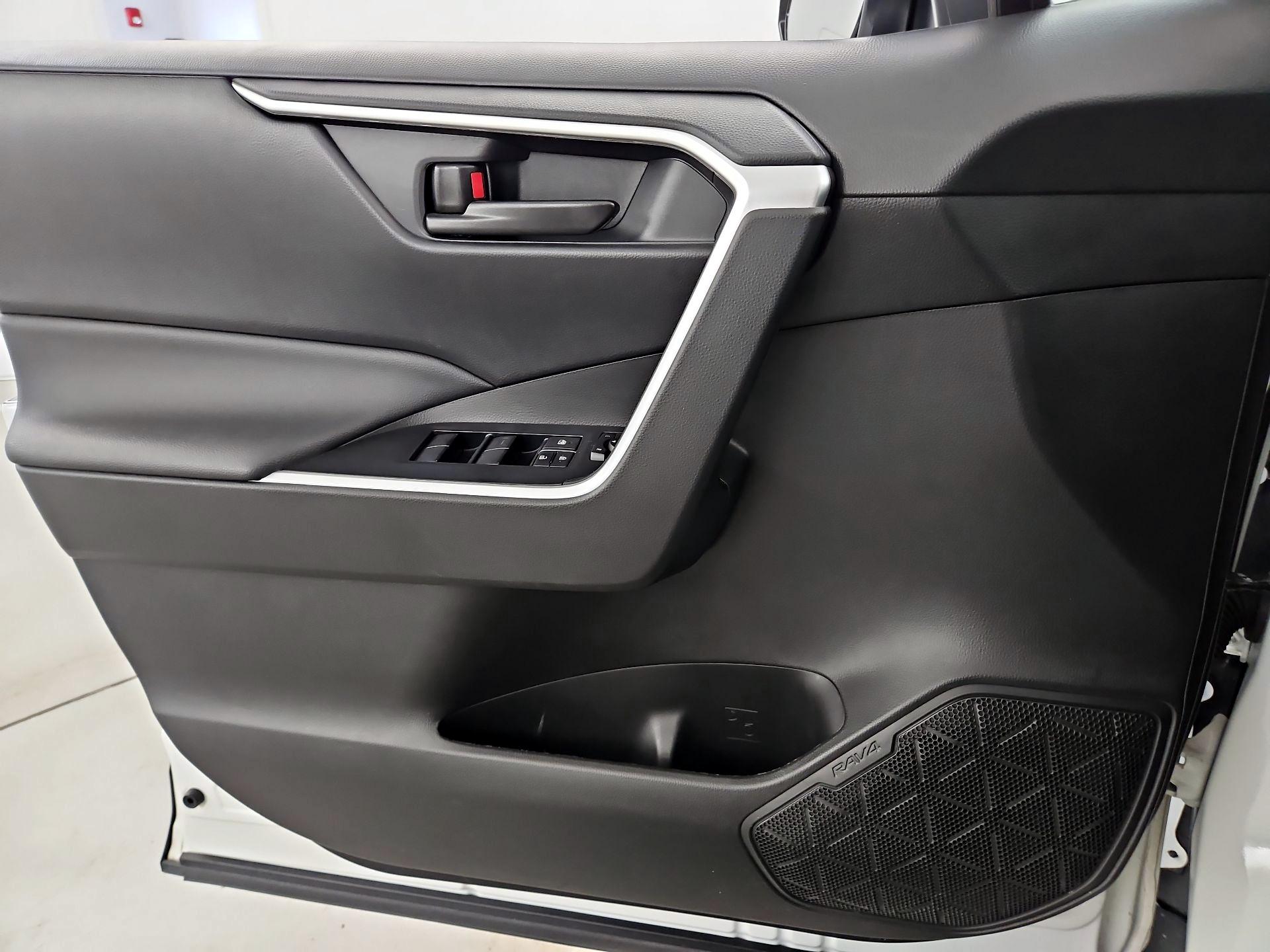 Thumbnail: 2022 Toyota RAV4 - 12