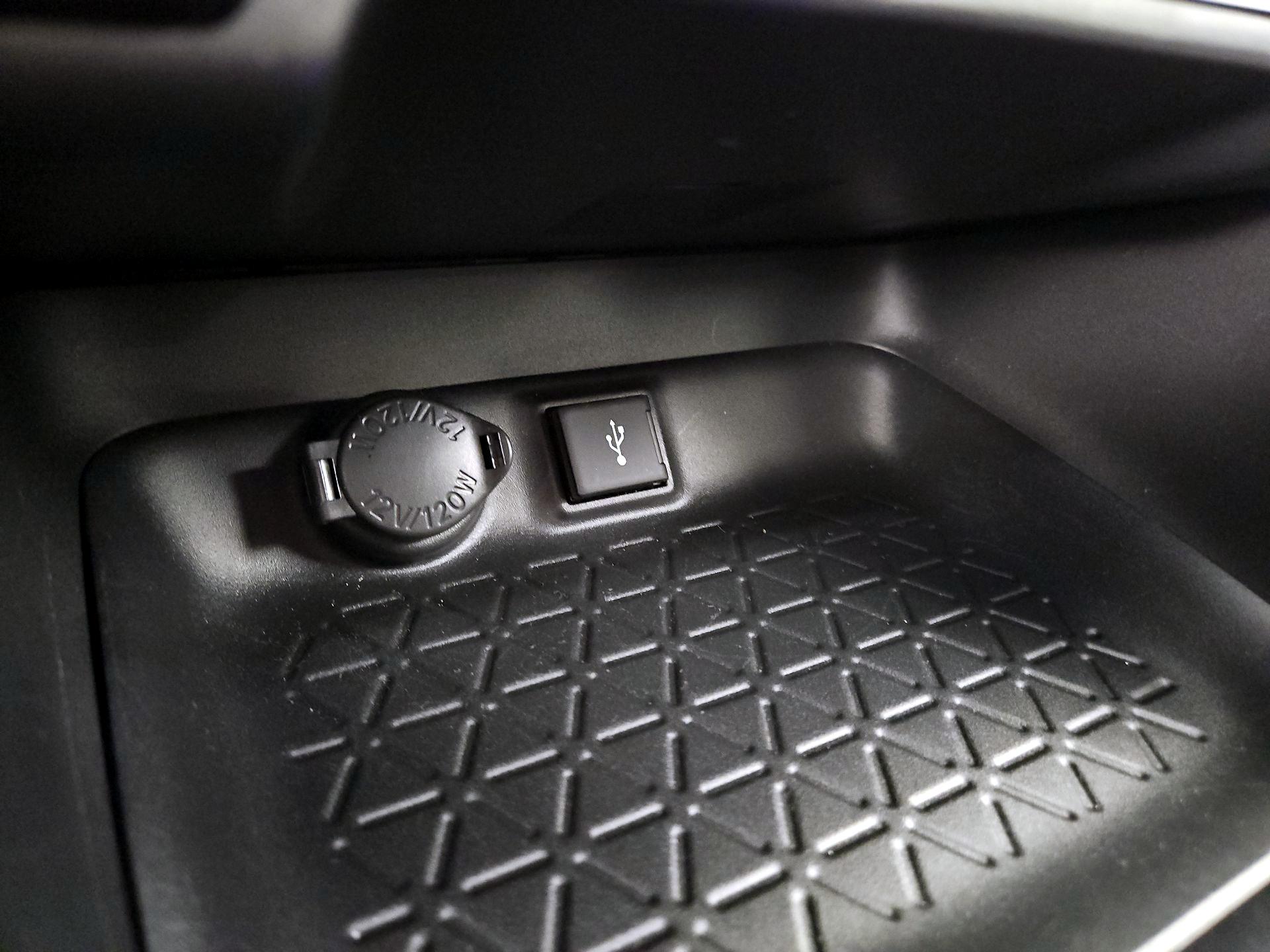 Thumbnail: 2022 Toyota RAV4 - 18