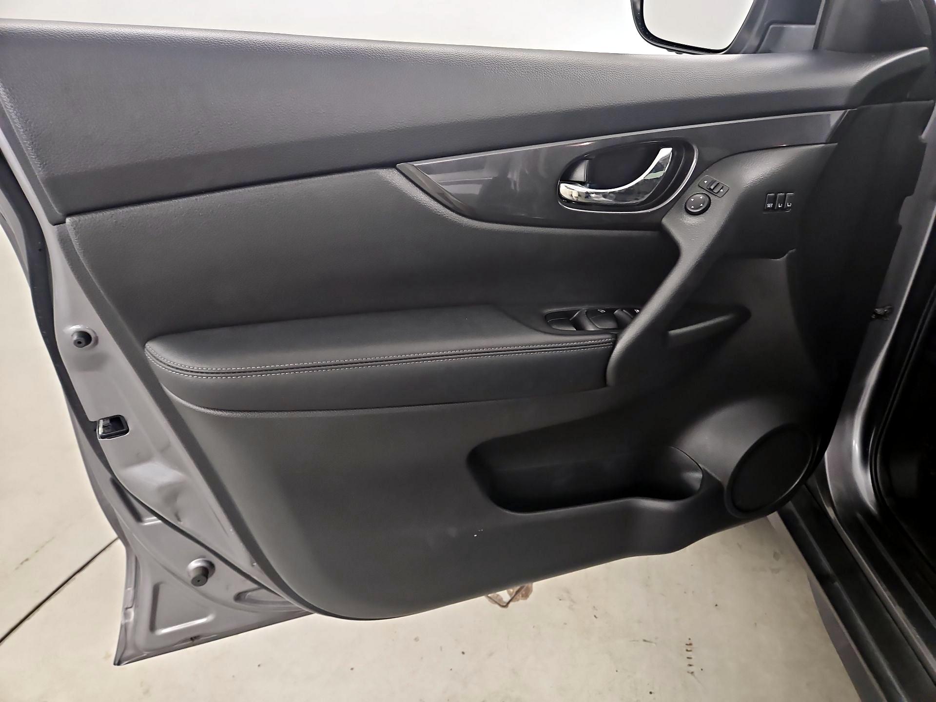 Thumbnail: 2018 Nissan Rogue - 12