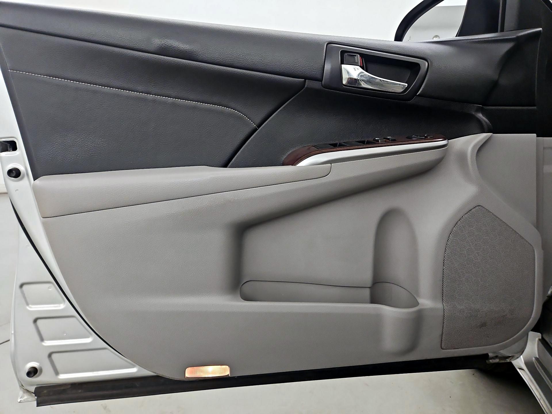 Thumbnail: 2014 Toyota Camry - 12