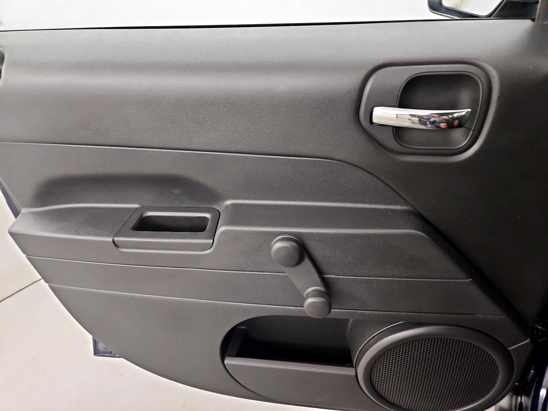 Thumbnail: 2016 Jeep Patriot - 12