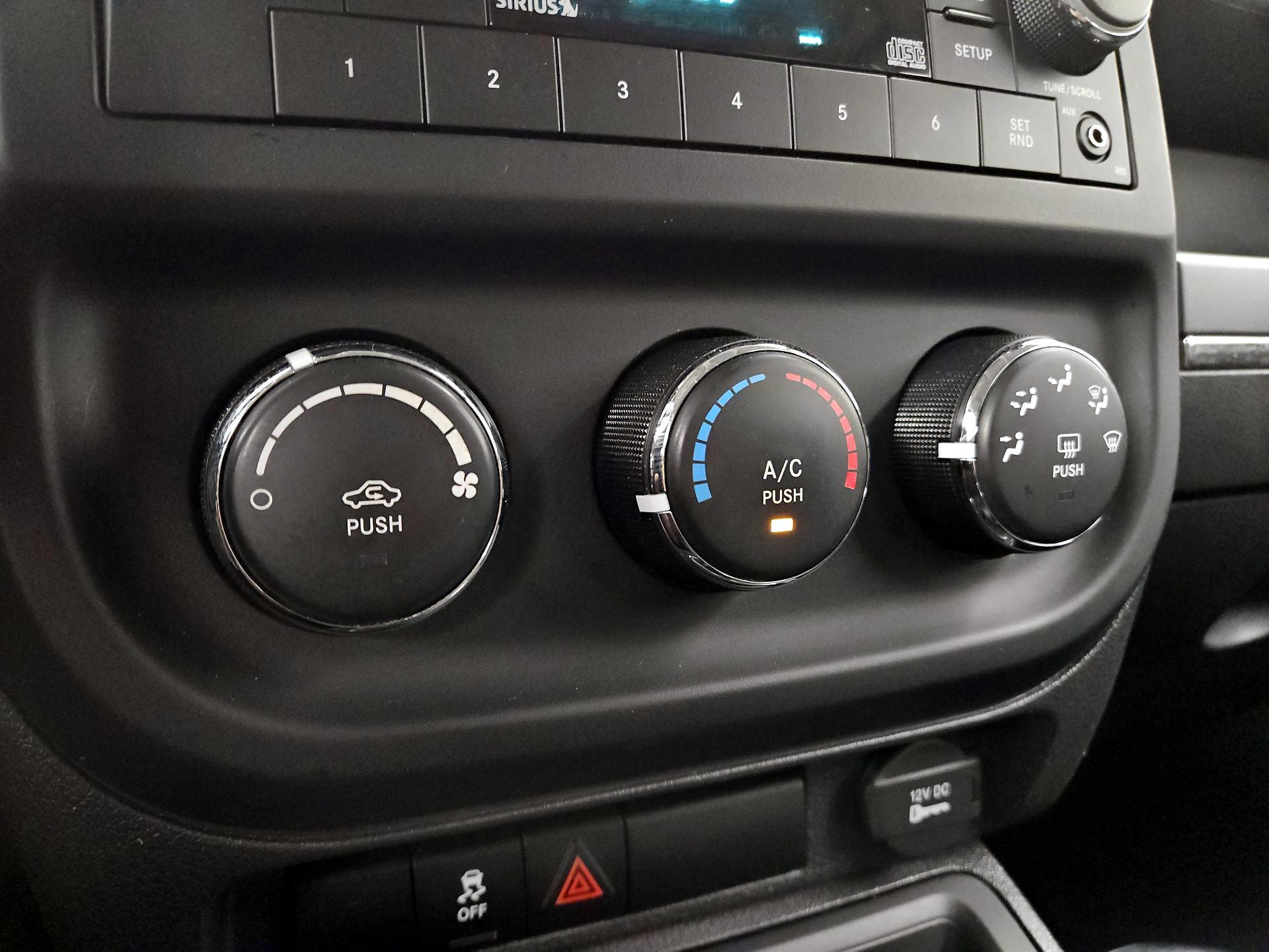 Thumbnail: 2016 Jeep Patriot - 14