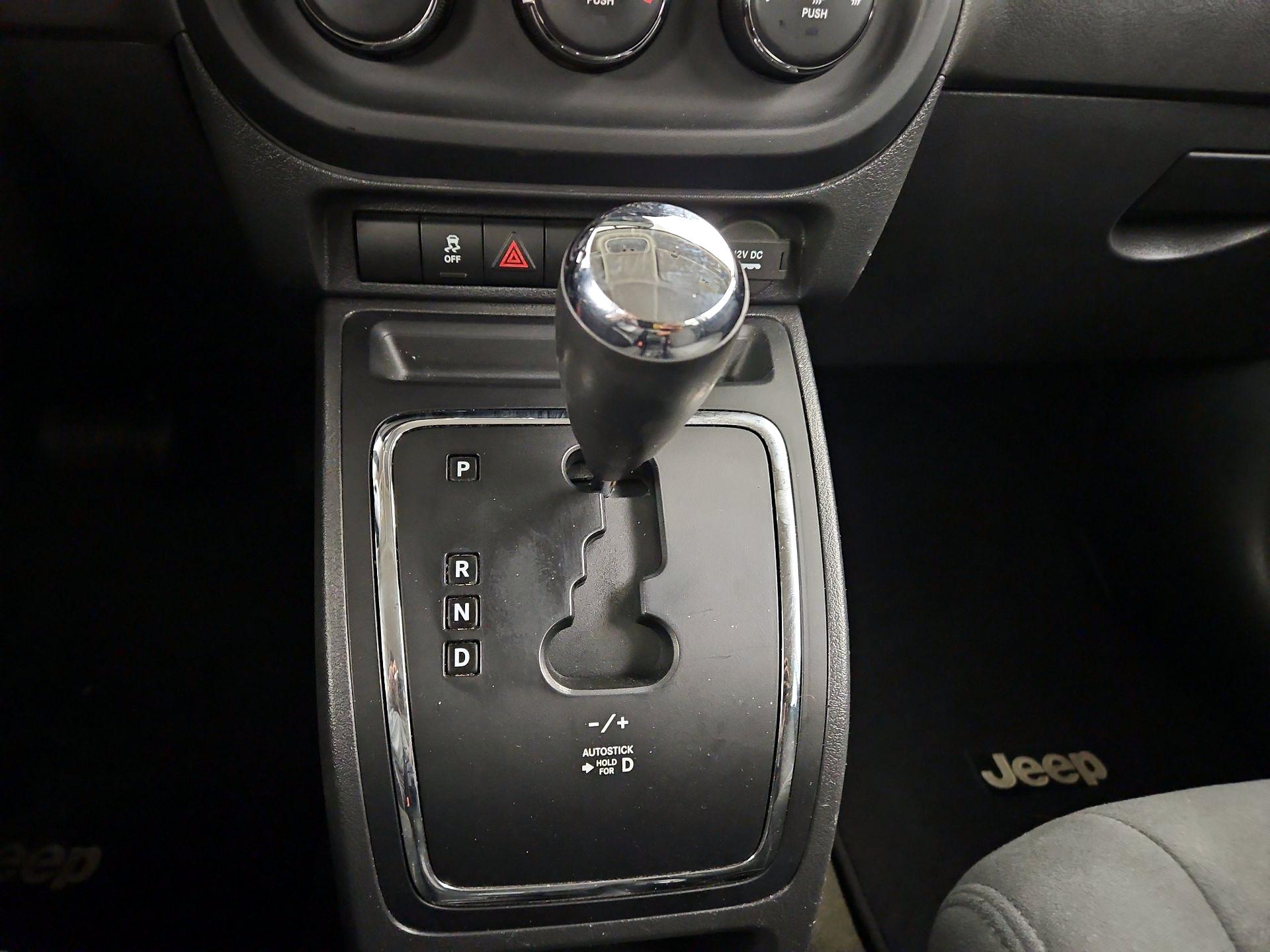 Thumbnail: 2016 Jeep Patriot - 15