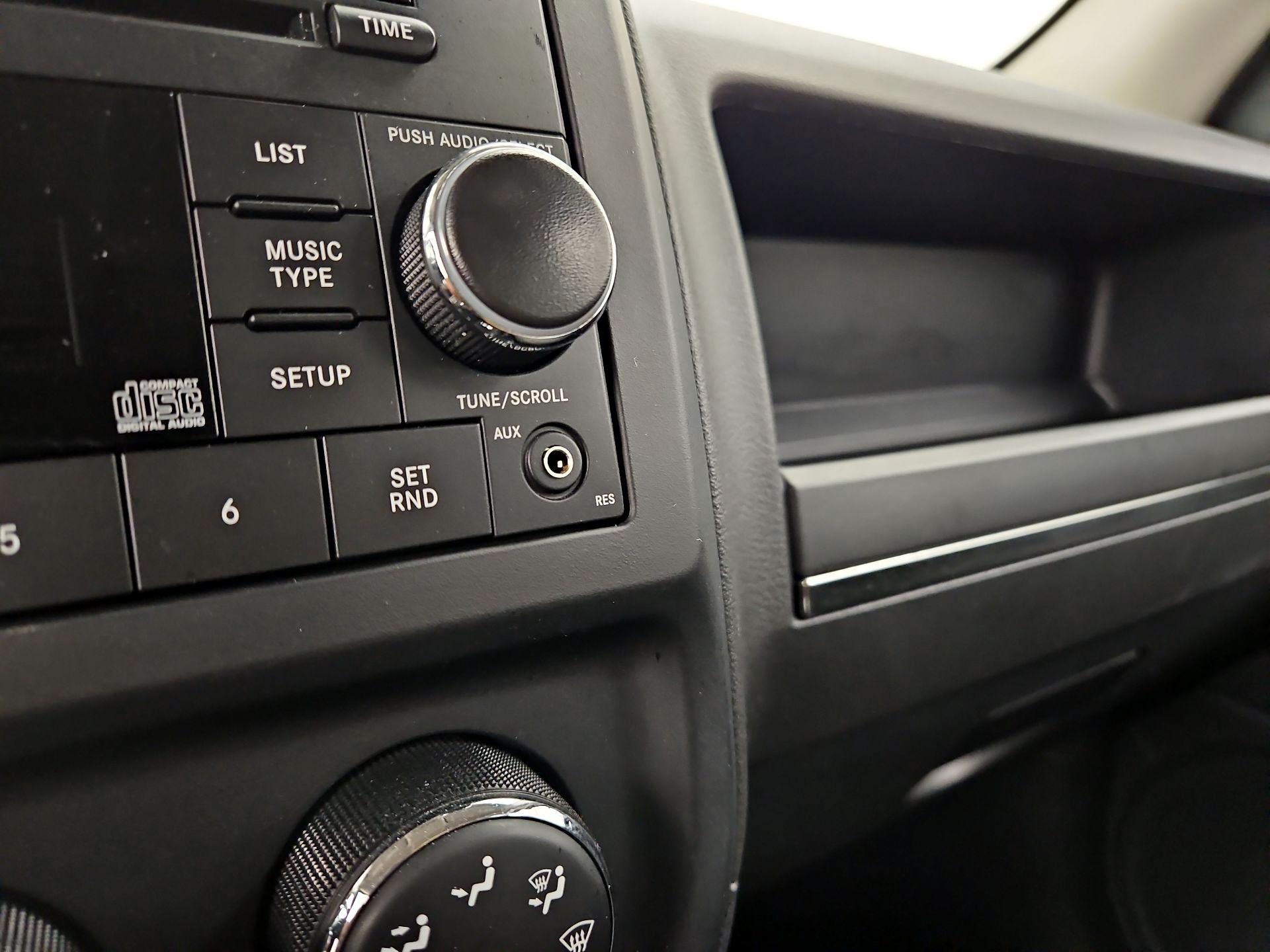 Thumbnail: 2016 Jeep Patriot - 16
