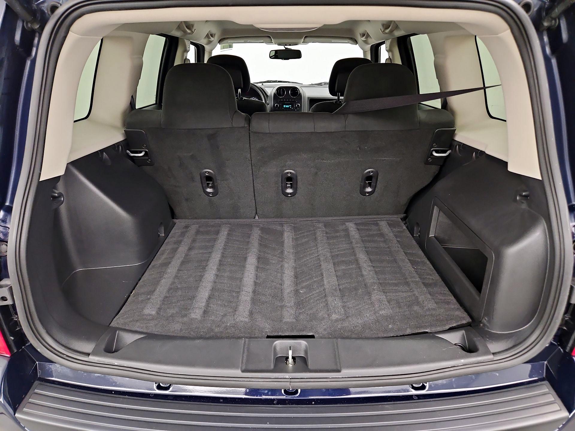 Thumbnail: 2016 Jeep Patriot - 18