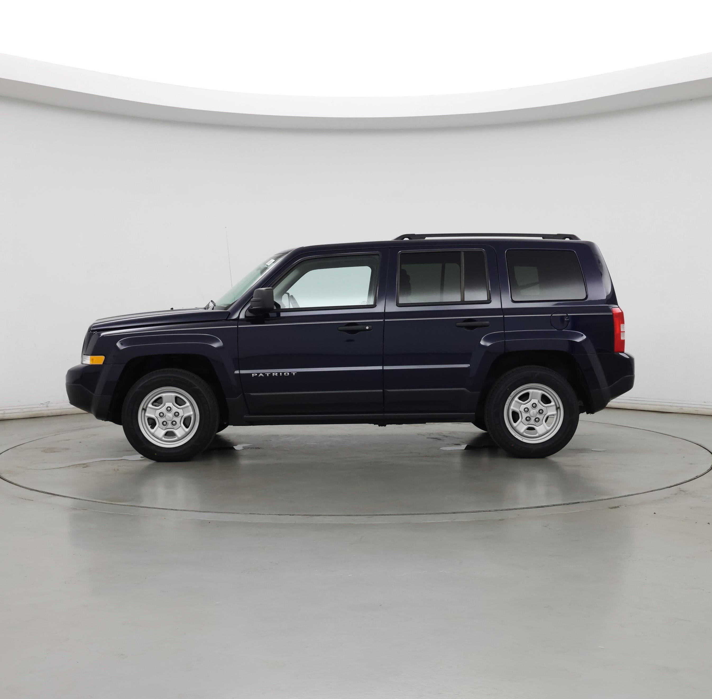 Thumbnail: 2016 Jeep Patriot - 3