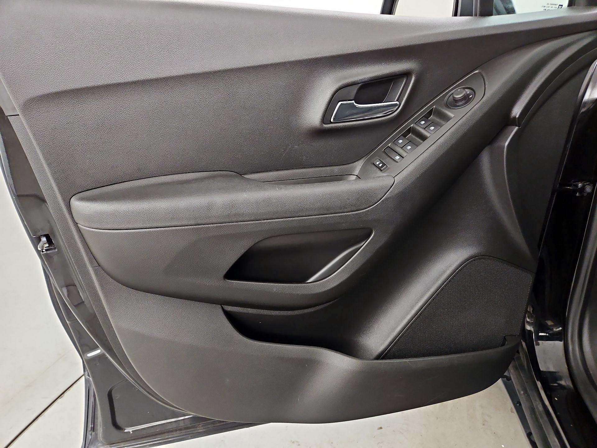 Thumbnail: 2019 Chevrolet Trax - 12