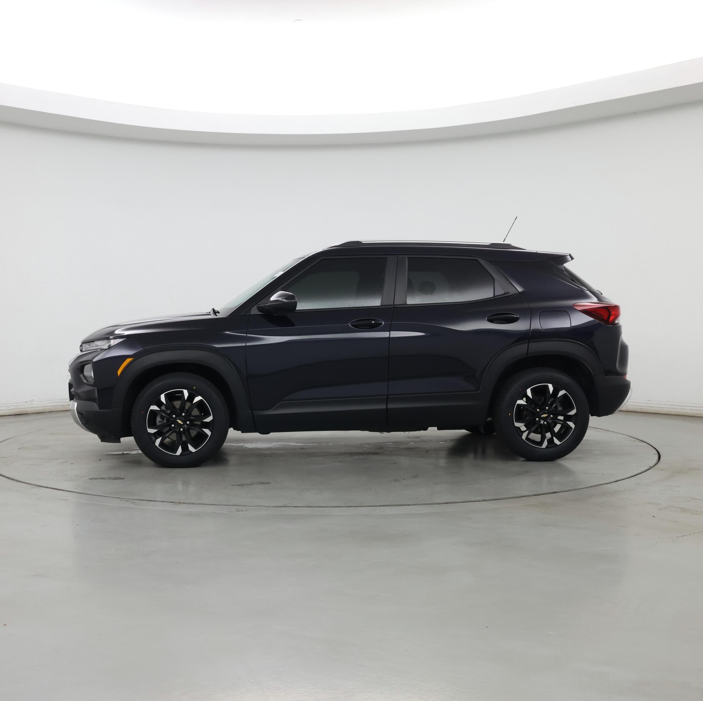 Thumbnail: 2021 Chevrolet TrailBlazer - 3