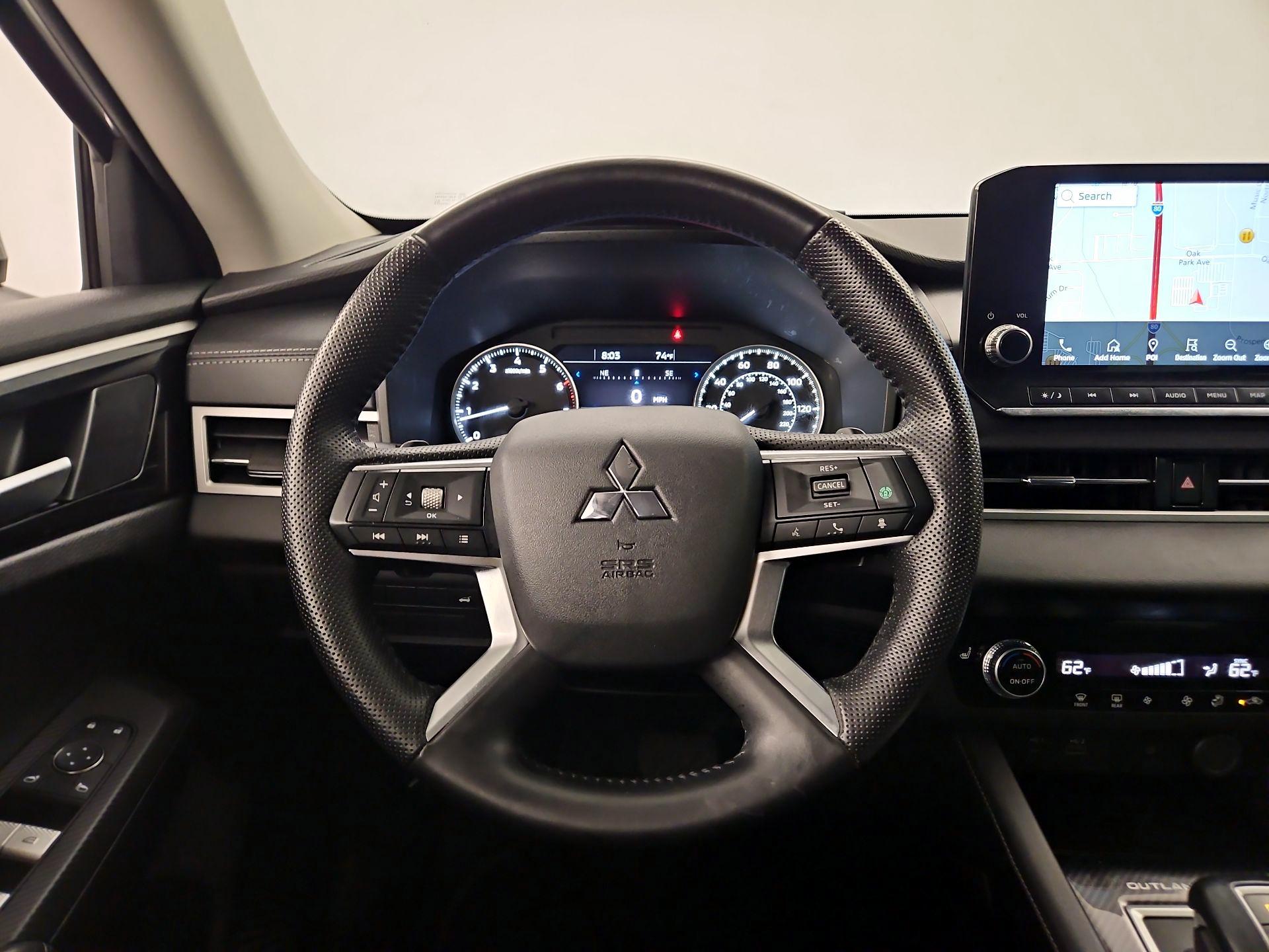 Thumbnail: 2022 Mitsubishi Outlander - 10