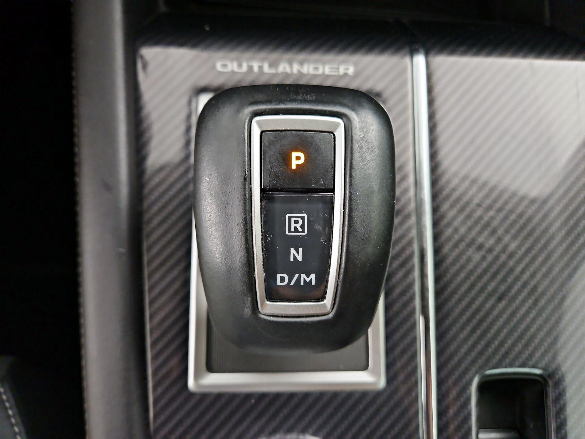 Thumbnail: 2022 Mitsubishi Outlander - 18