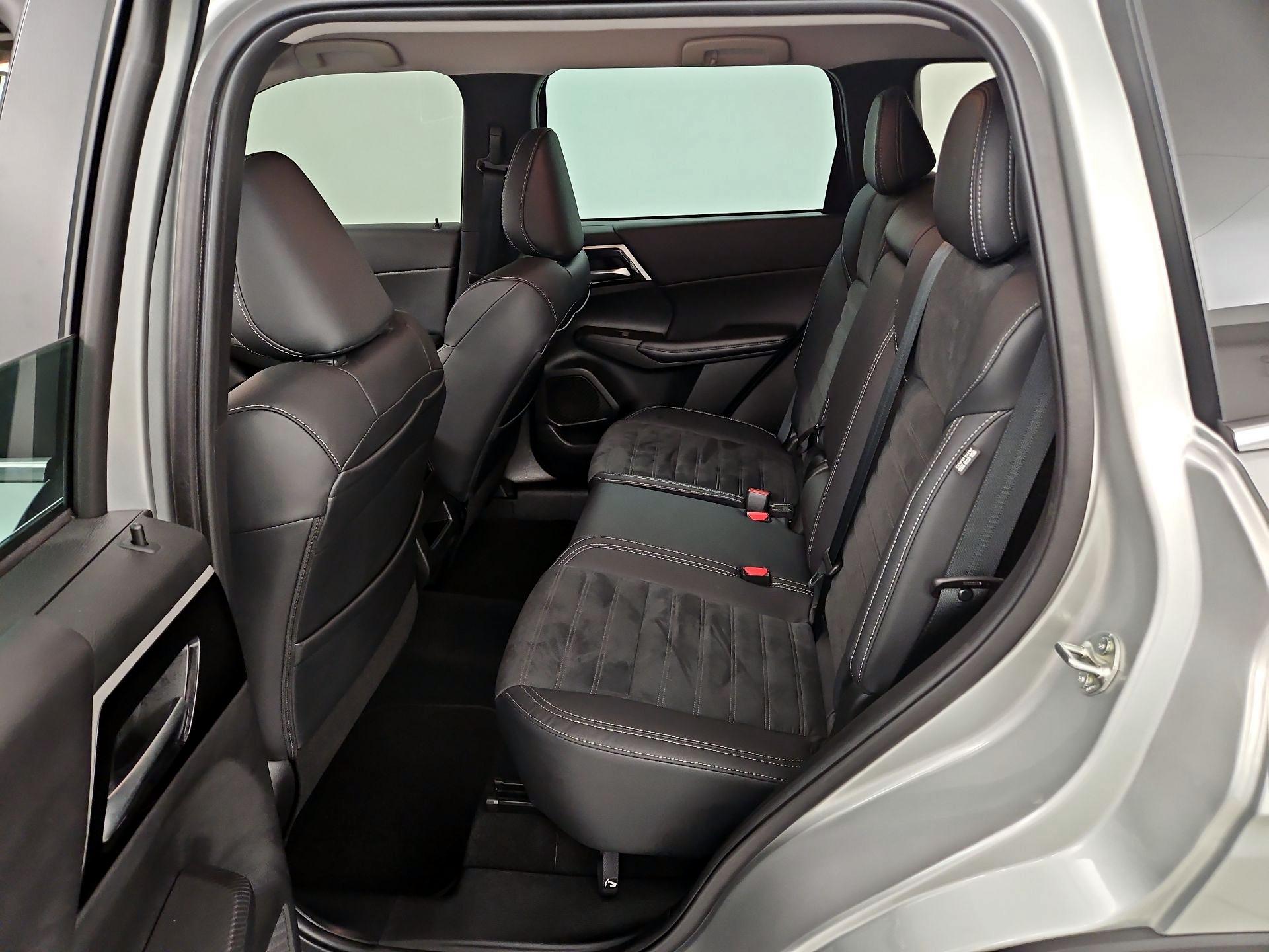 Thumbnail: 2022 Mitsubishi Outlander - 20