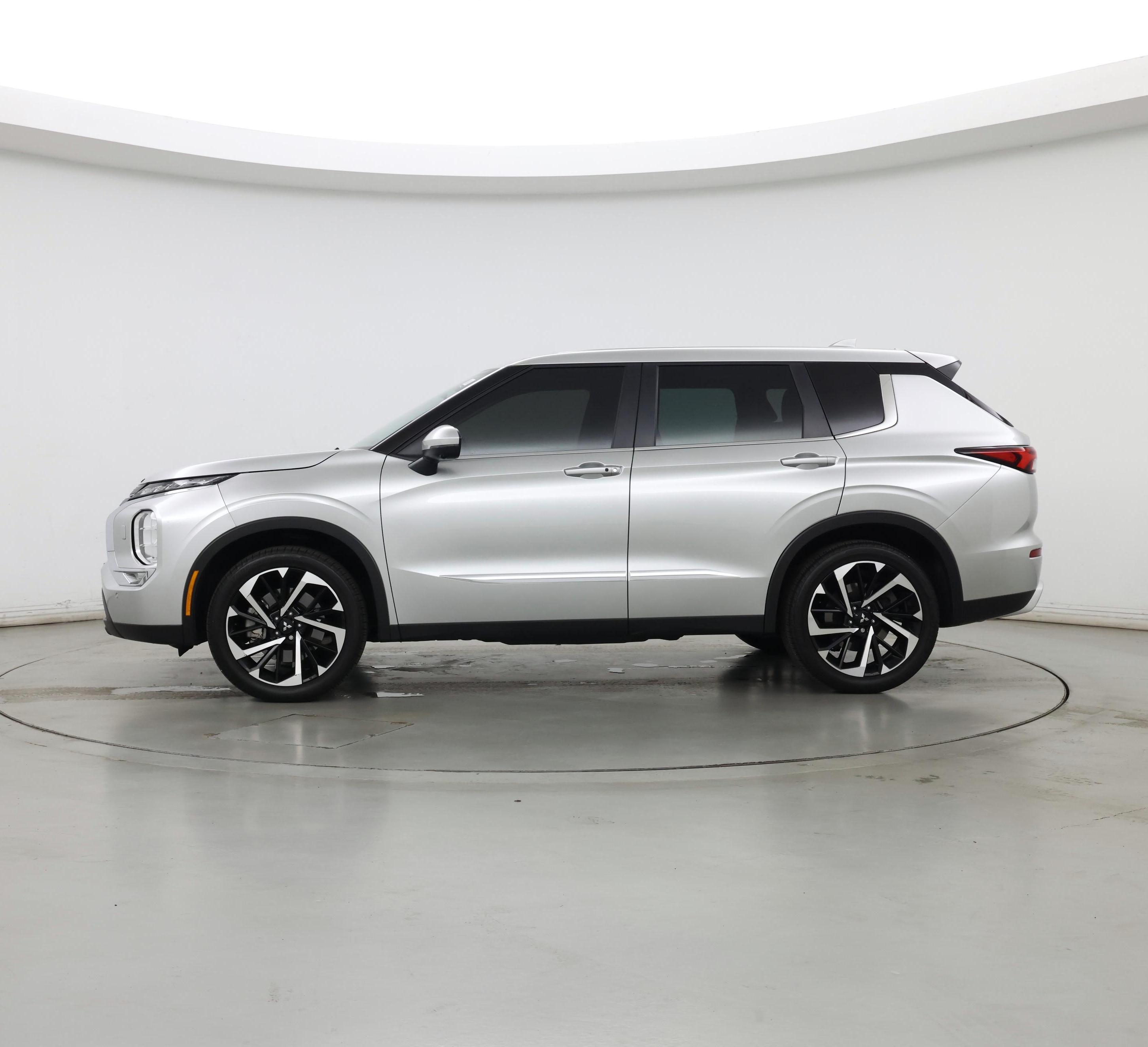 Thumbnail: 2022 Mitsubishi Outlander - 3