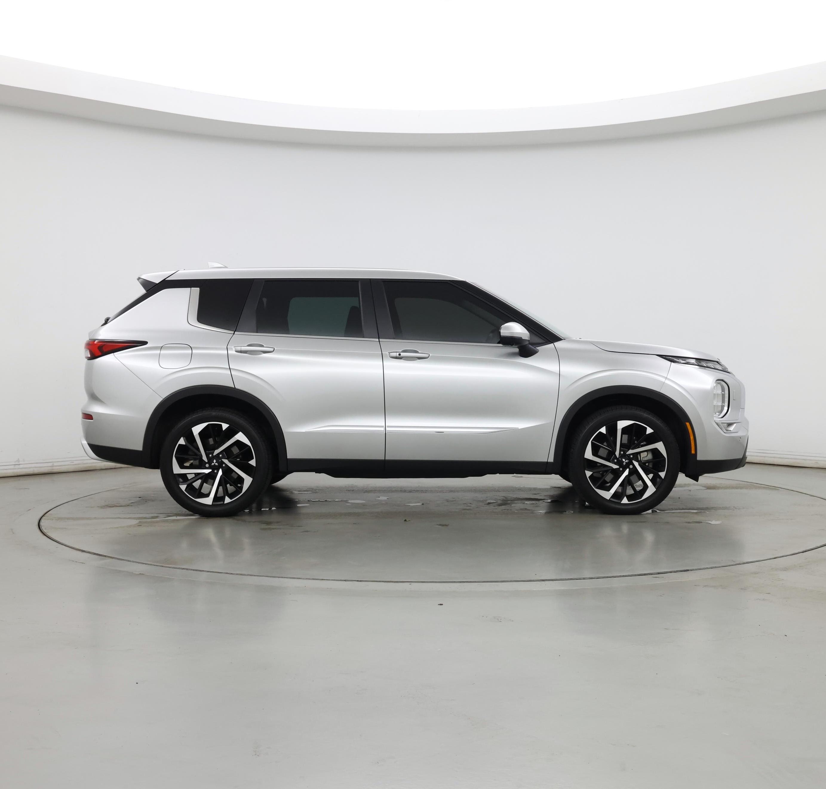 Thumbnail: 2022 Mitsubishi Outlander - 7