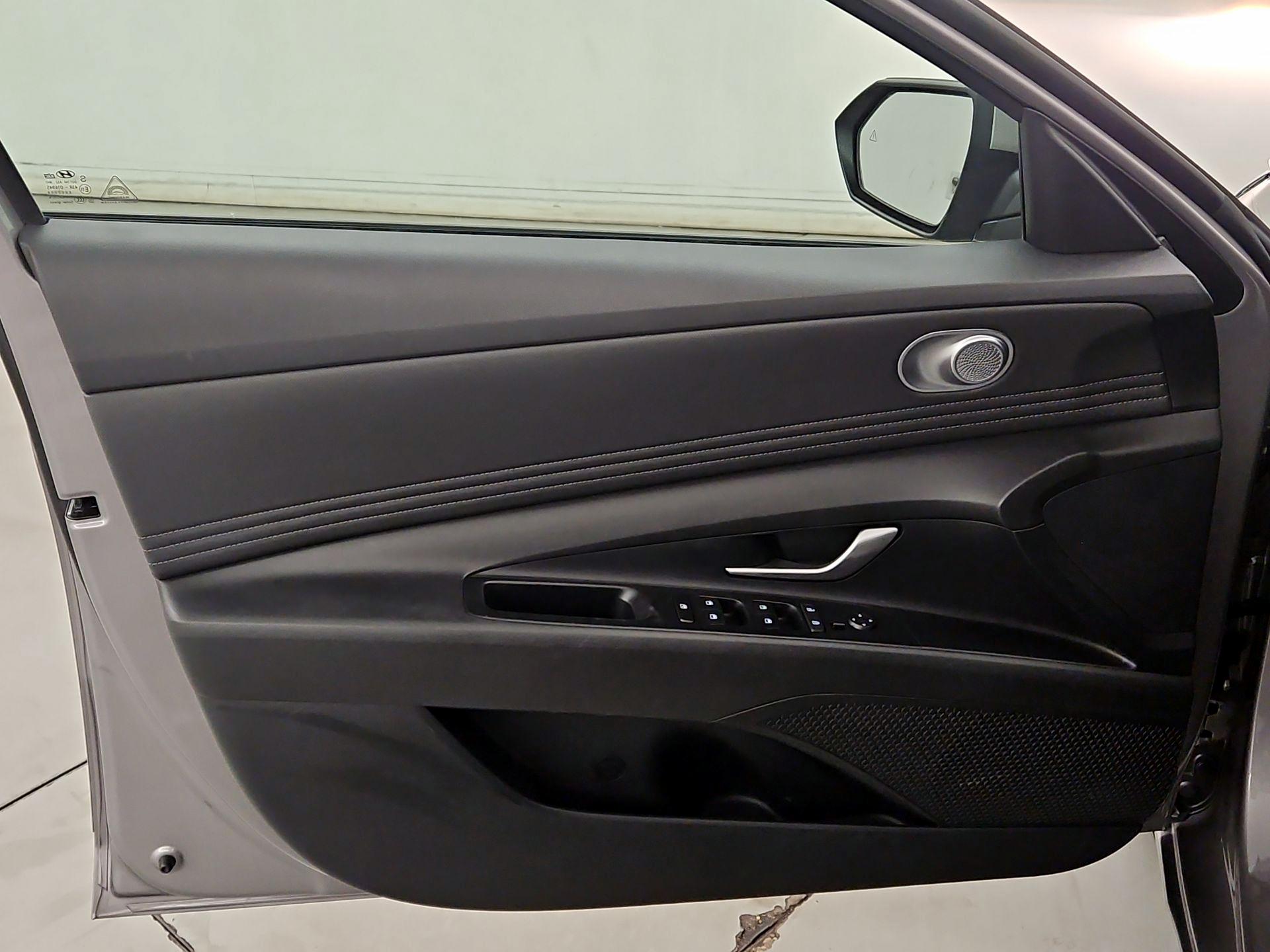 Thumbnail: 2022 Hyundai Elantra - 12