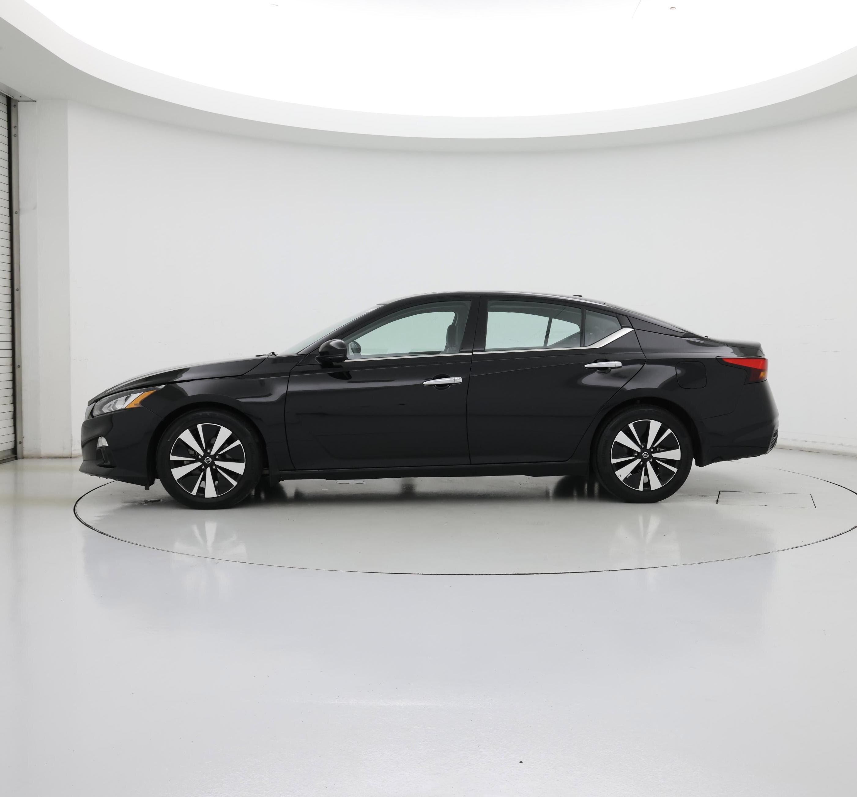 Thumbnail: 2022 Nissan Altima - 3
