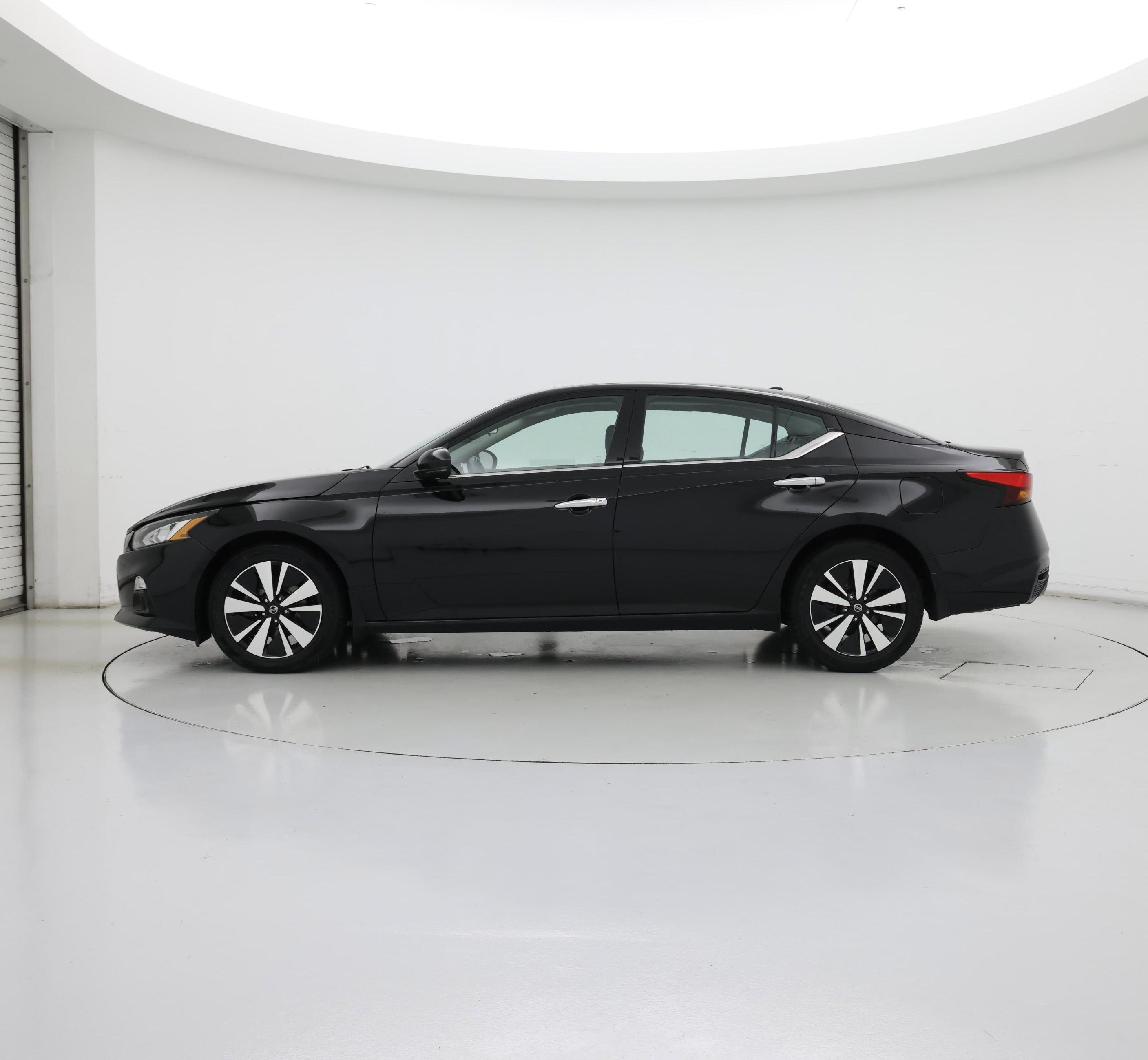 Thumbnail: 2022 Nissan Altima - 3