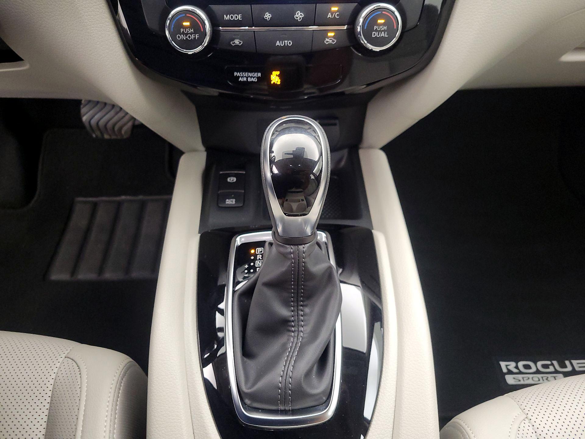 Thumbnail: 2021 Nissan Rogue Sport - 18