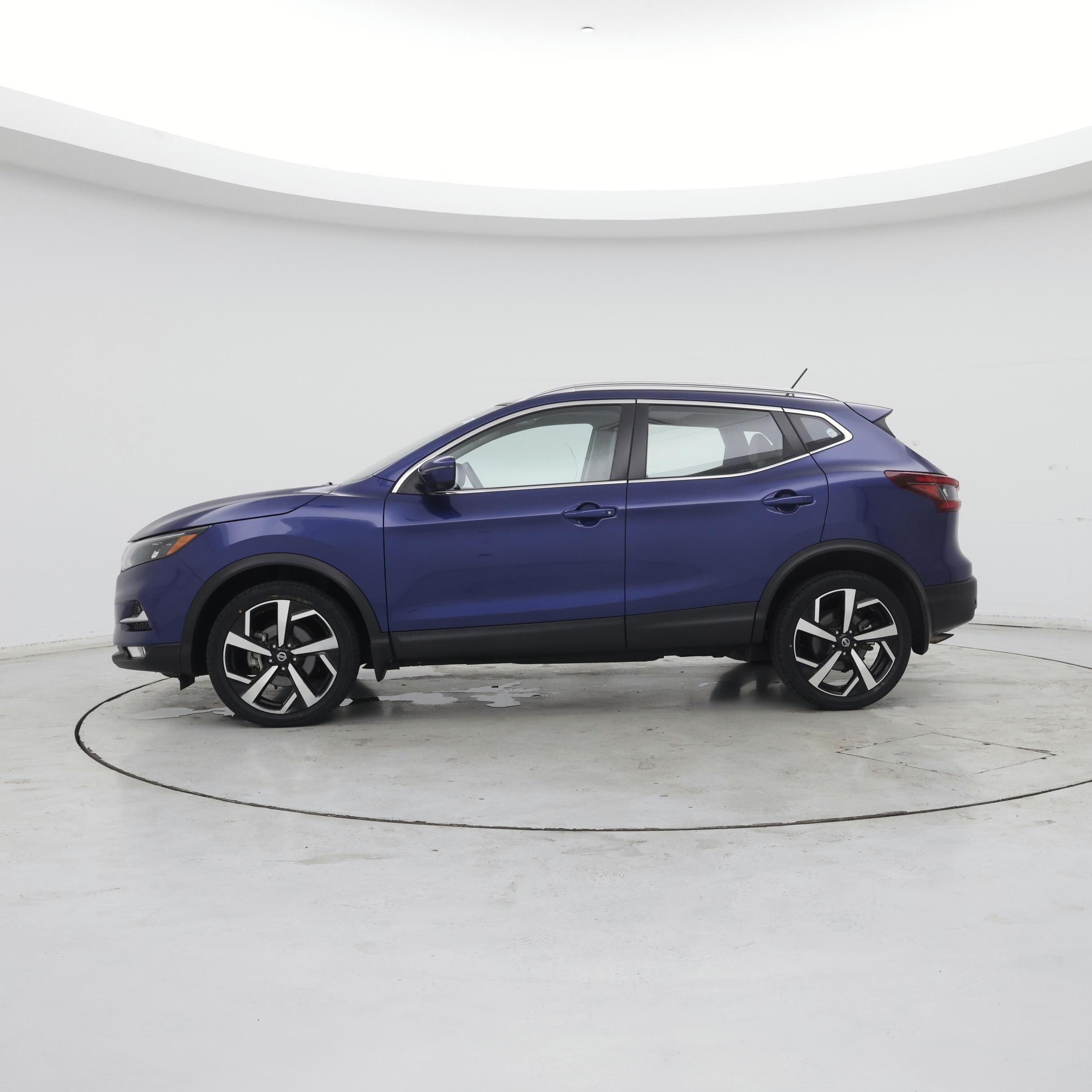 Thumbnail: 2021 Nissan Rogue Sport - 3