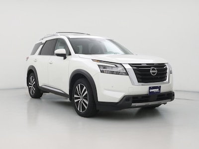 White 2023 Nissan Pathfinder Platinum