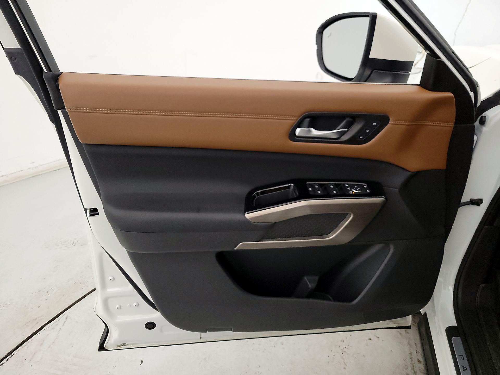 Thumbnail: 2023 Nissan Pathfinder - 12