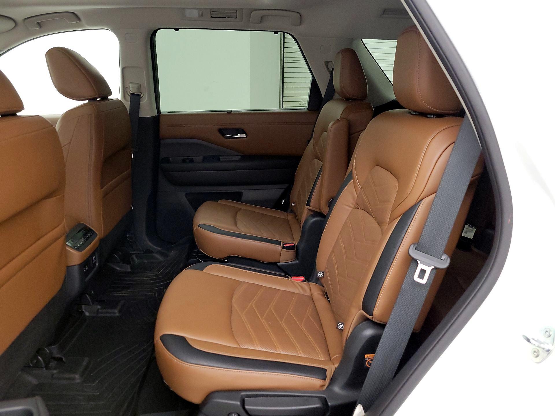 Thumbnail: 2023 Nissan Pathfinder - 20