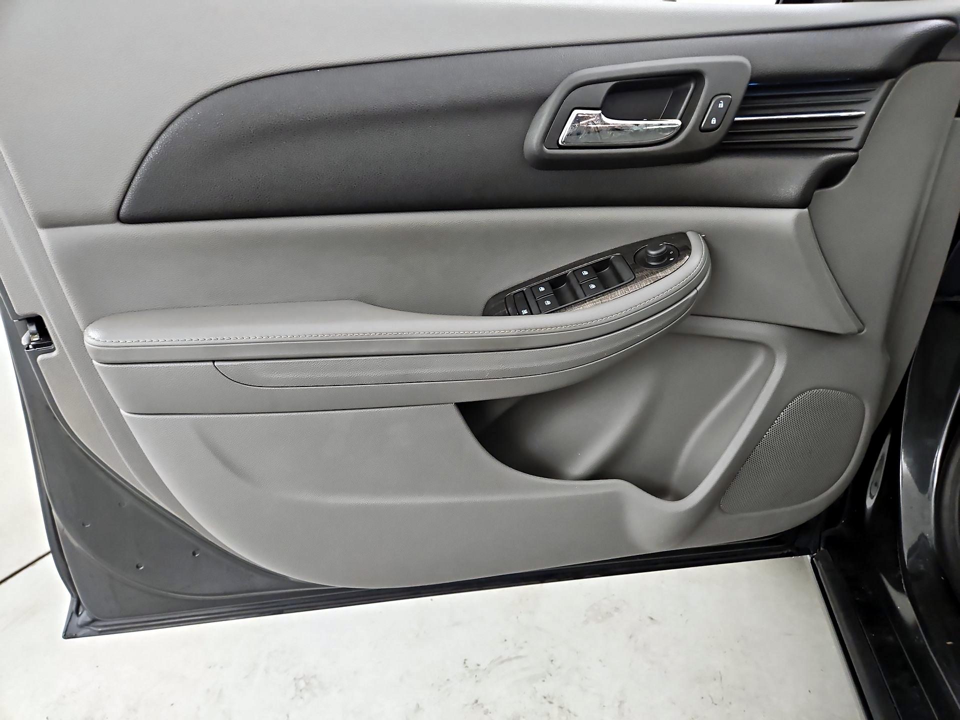 Thumbnail: 2016 Chevrolet Malibu - 12