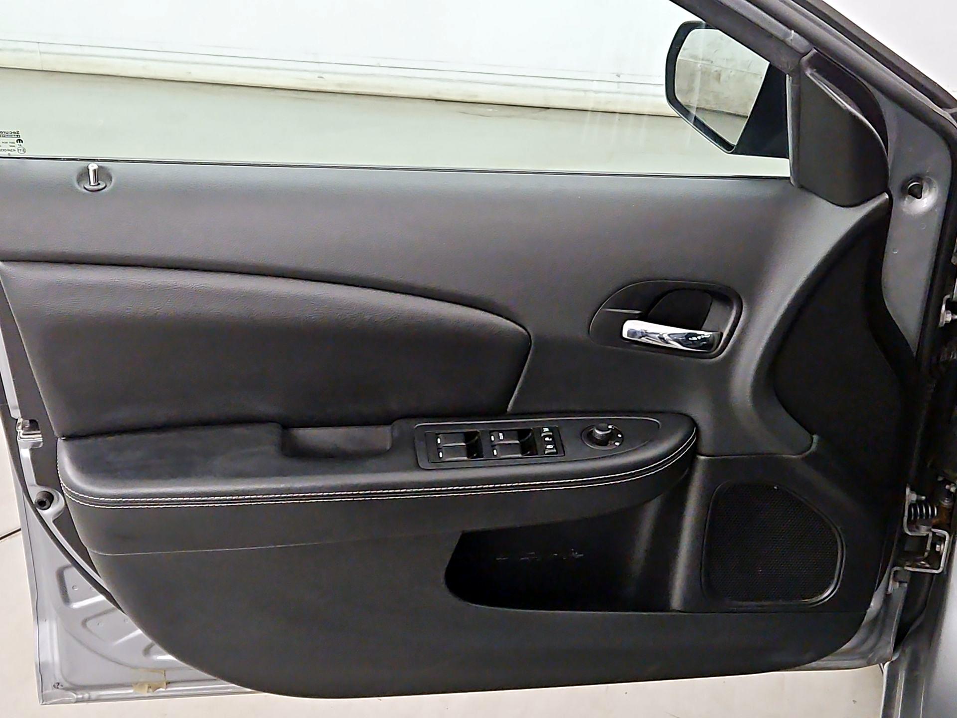Thumbnail: 2014 Dodge Avenger - 12
