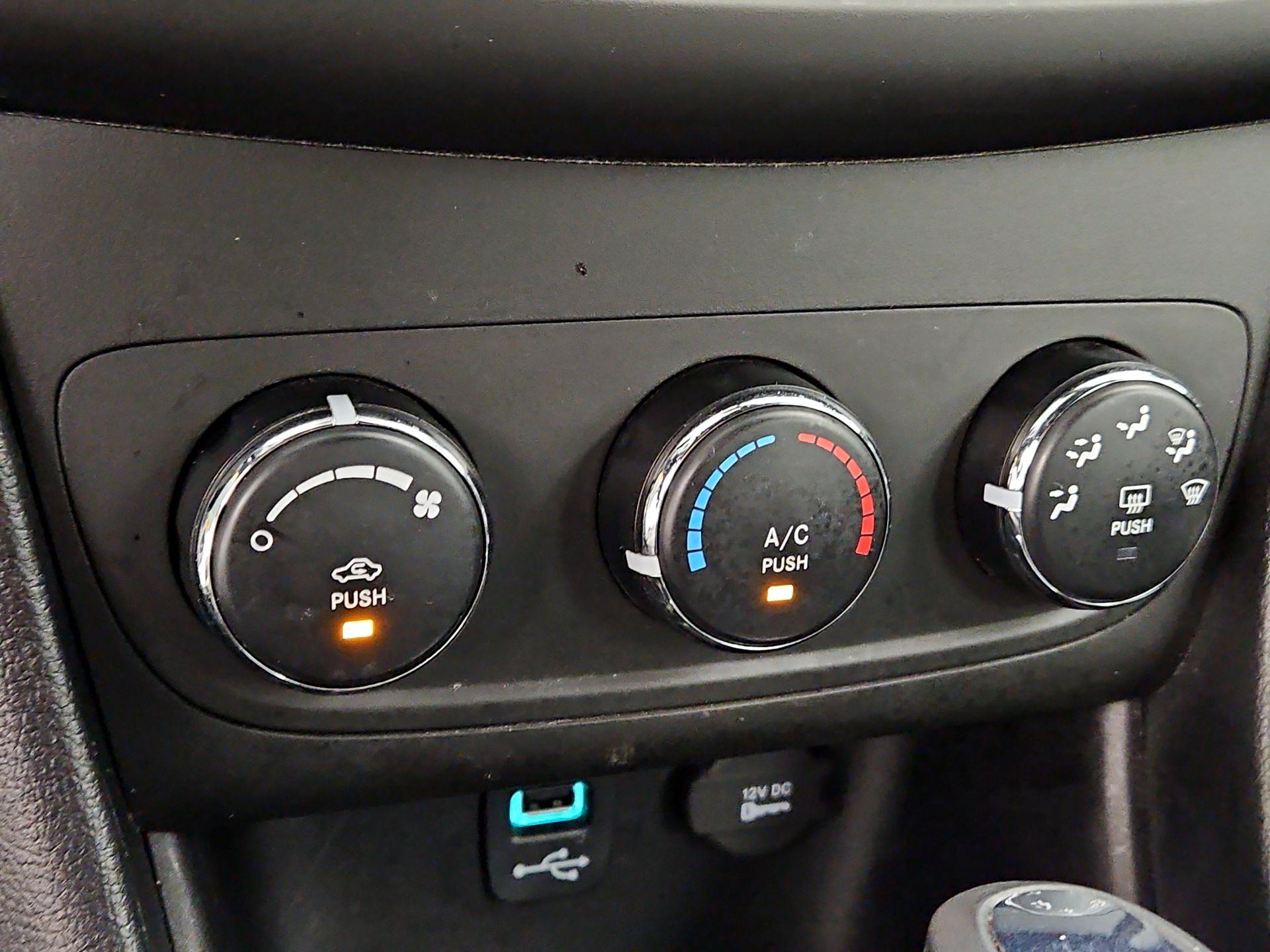 Thumbnail: 2014 Dodge Avenger - 14