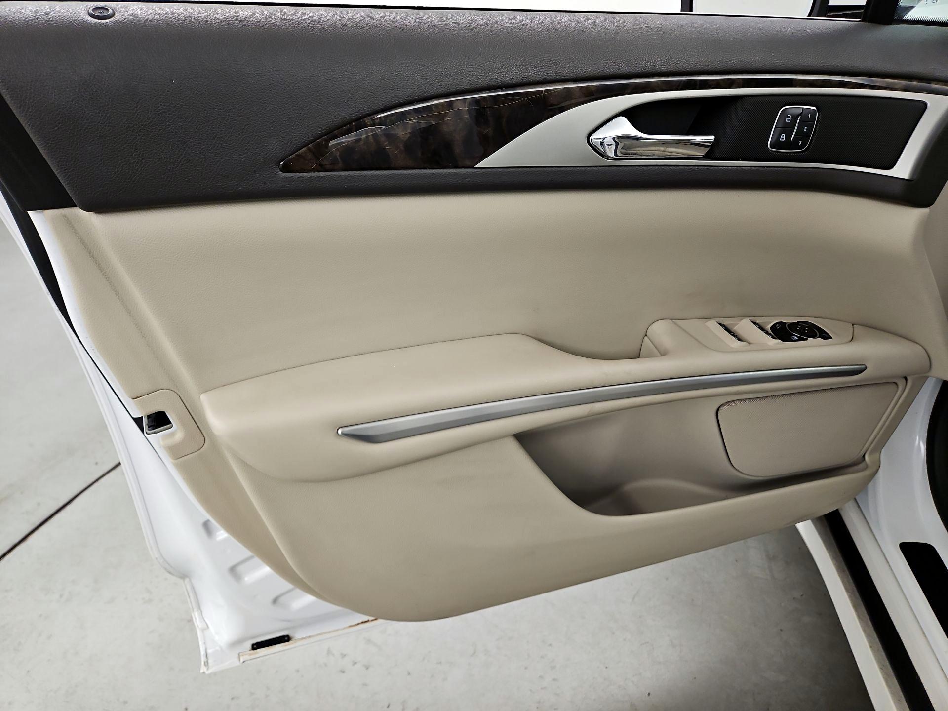 Thumbnail: 2016 Lincoln MKZ - 12
