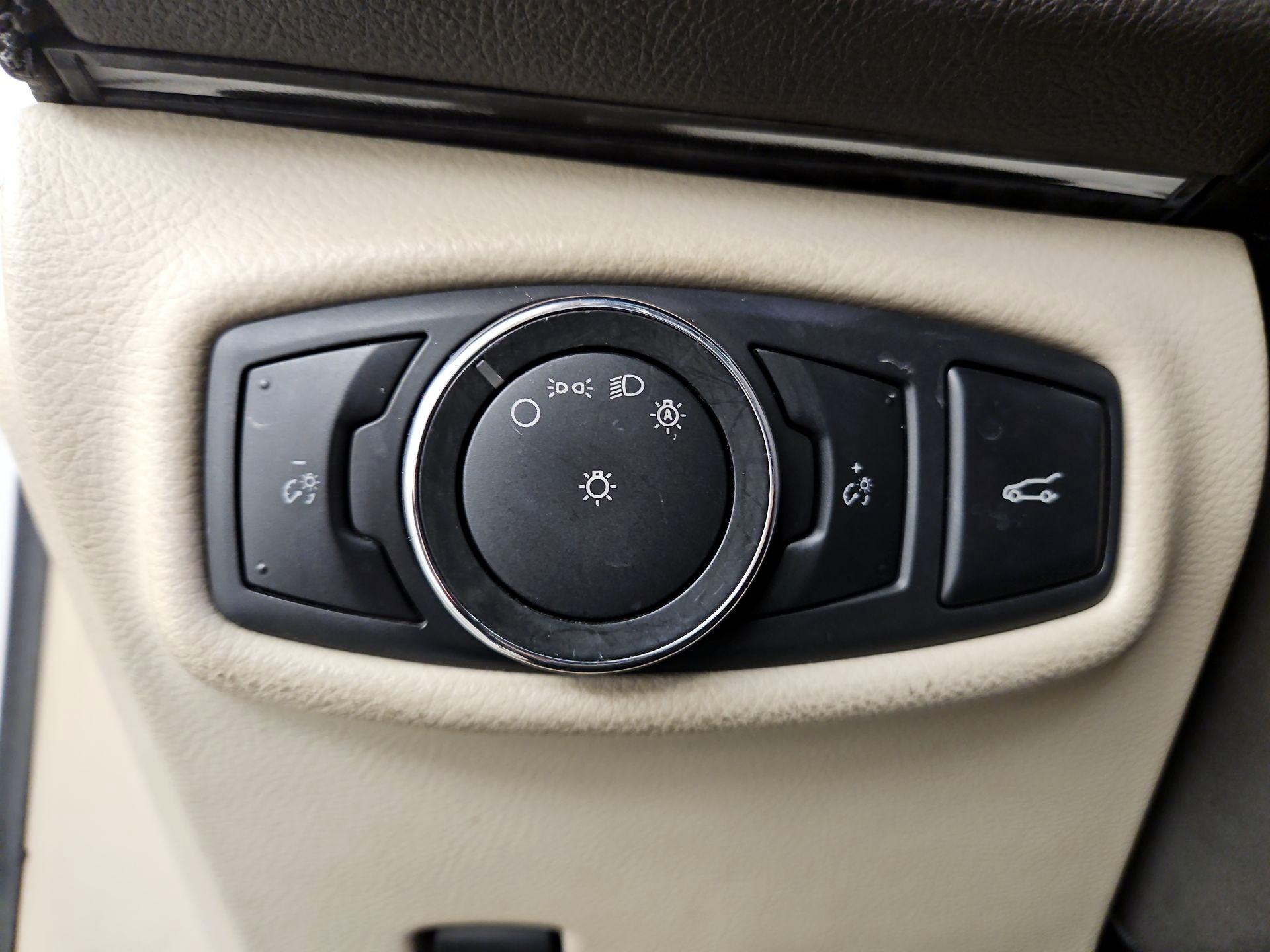 Thumbnail: 2016 Lincoln MKZ - 13