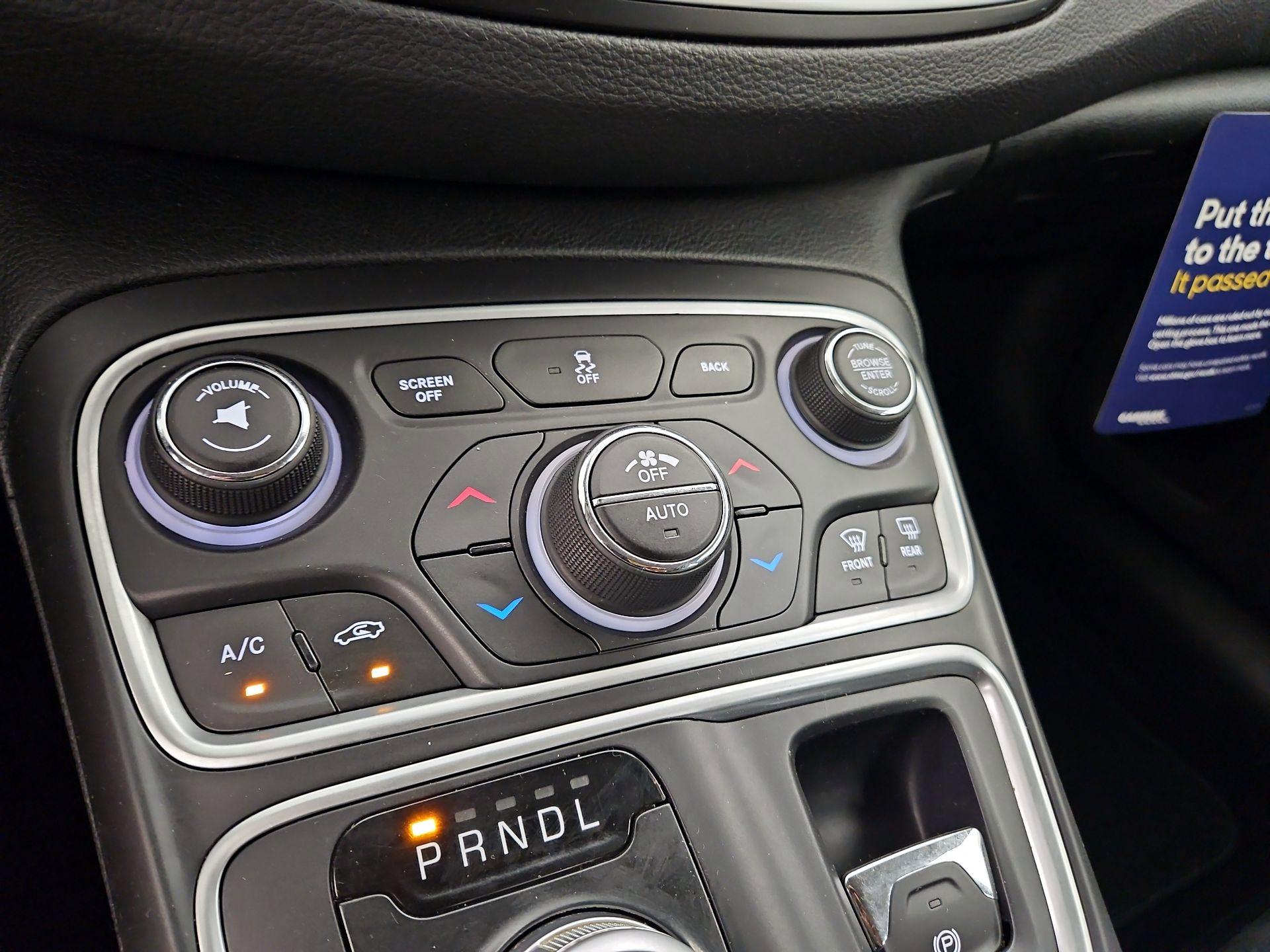 Thumbnail: 2016 Chrysler 200 - 17