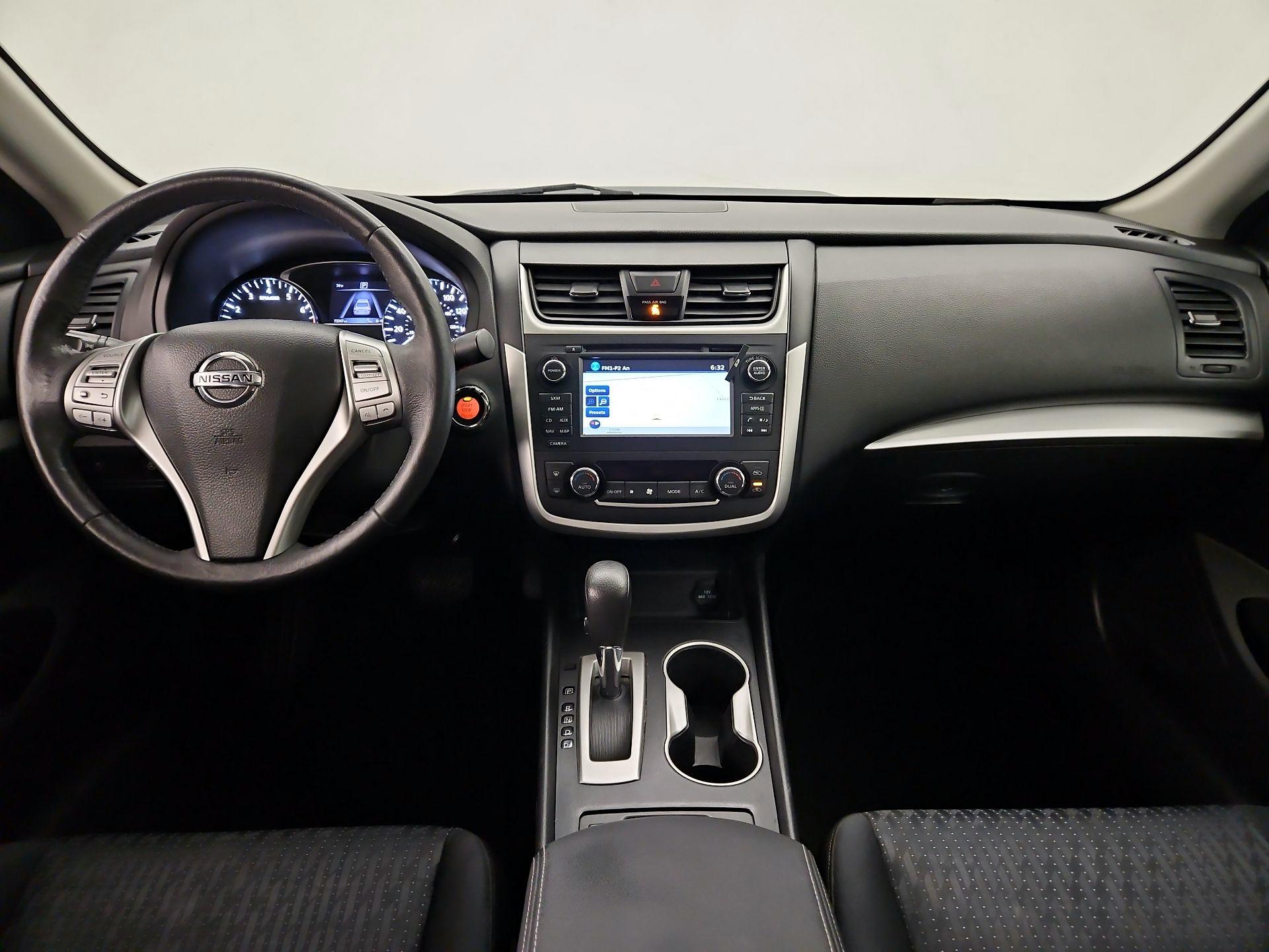 Thumbnail: 2016 Nissan Altima - 9