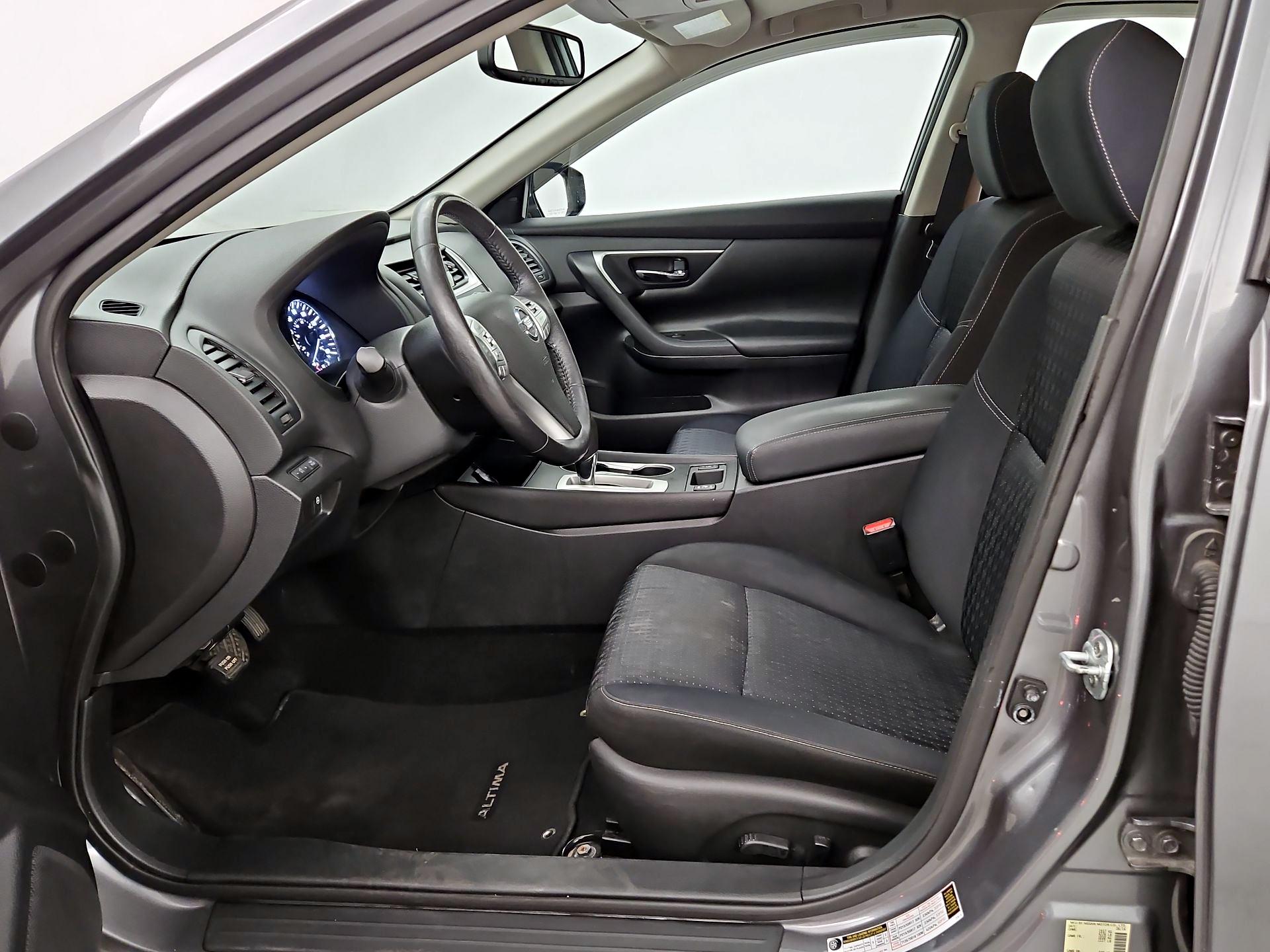 Thumbnail: 2016 Nissan Altima - 11