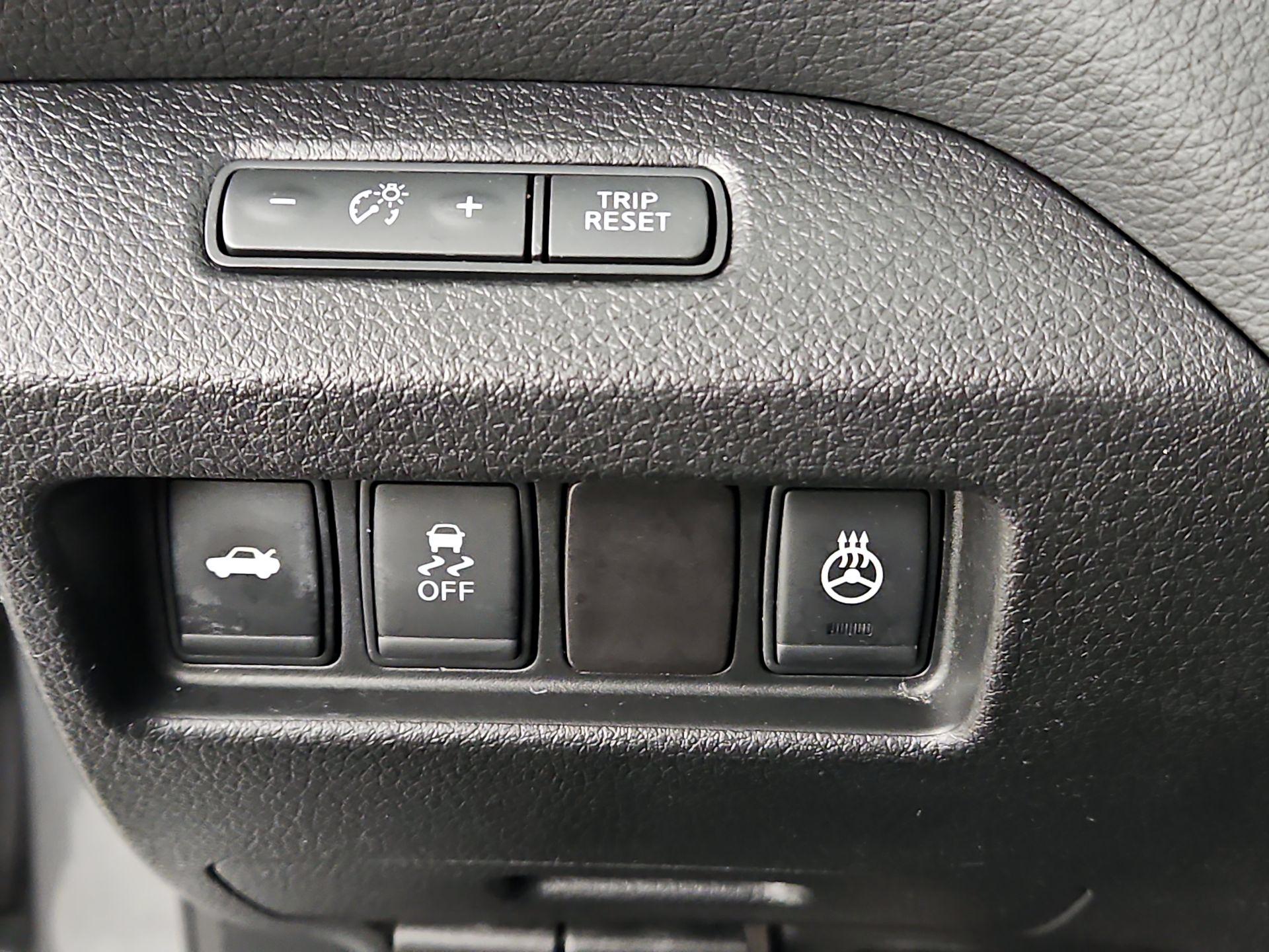 Thumbnail: 2016 Nissan Altima - 13