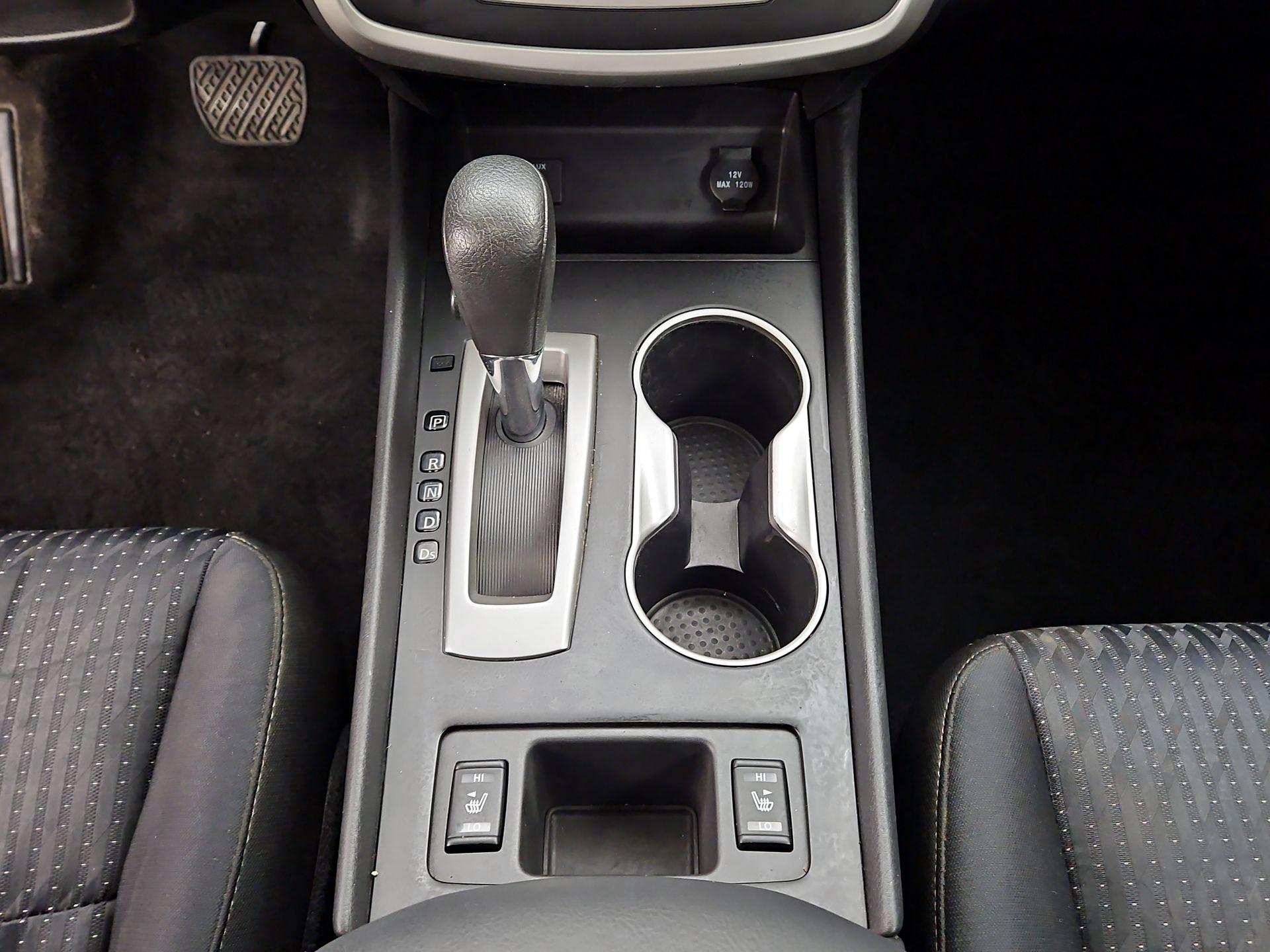 Thumbnail: 2016 Nissan Altima - 18