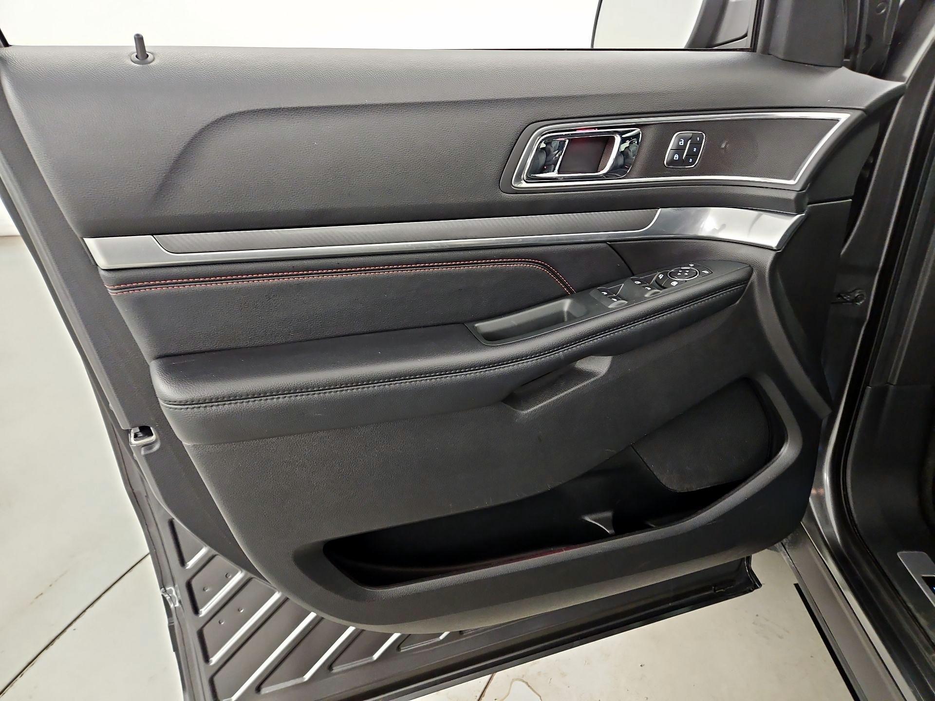 Thumbnail: 2017 Ford Explorer - 12
