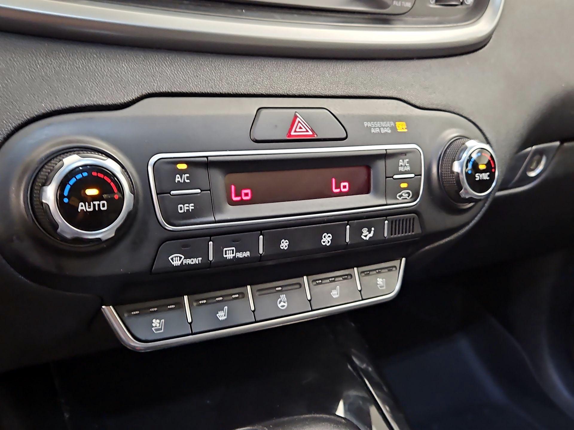 Thumbnail: 2019 Kia Sorento - 17
