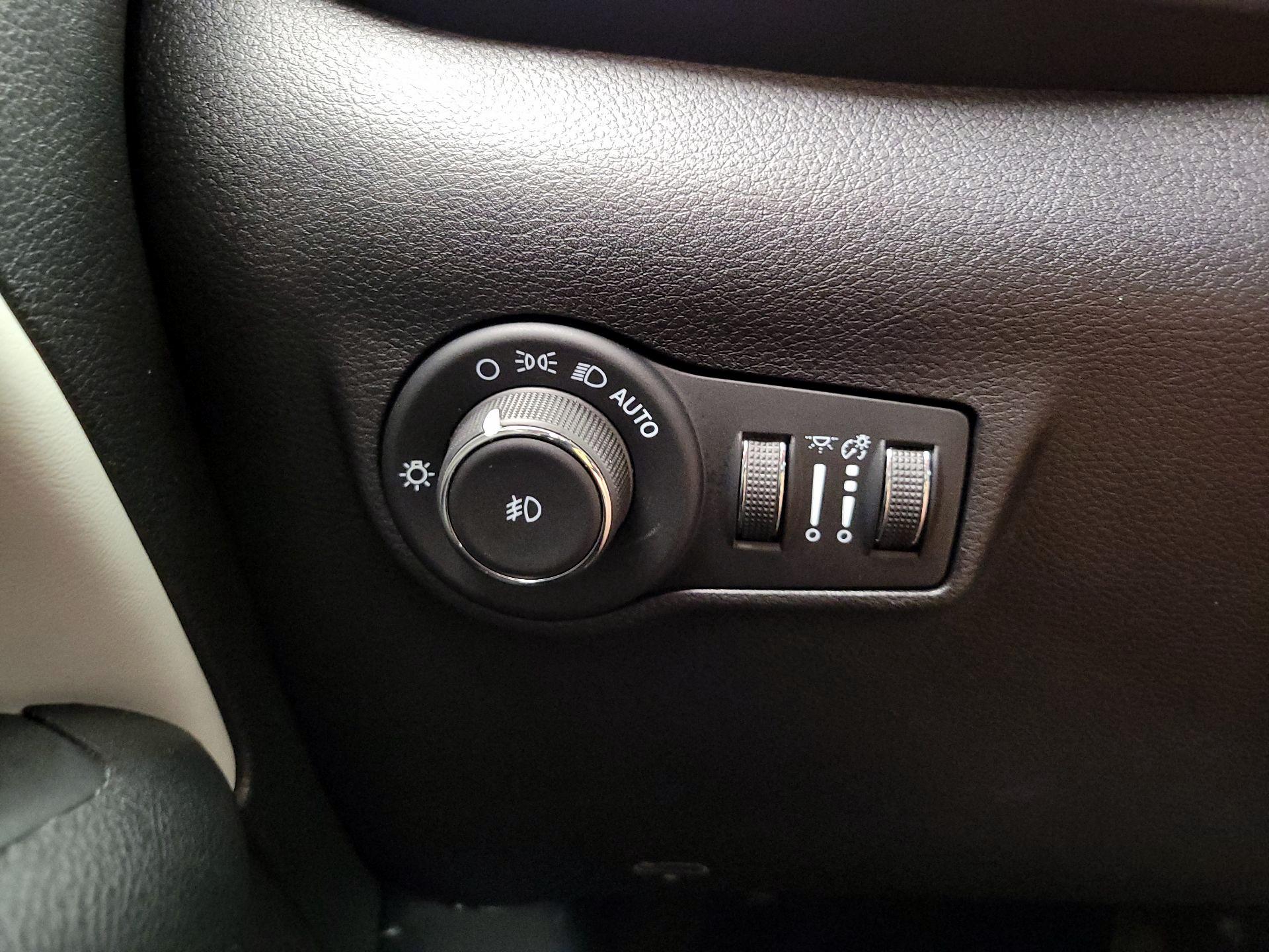 Thumbnail: 2022 Jeep Compass - 13